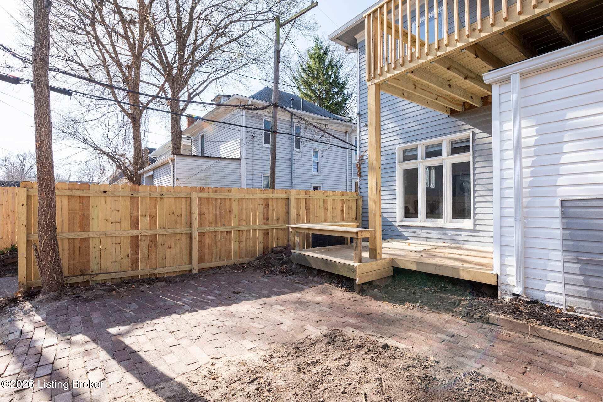 111 S Bayly Ave Property Photo 4