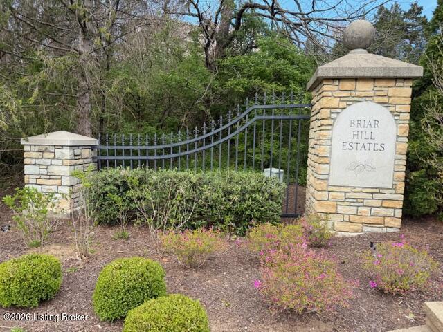 6311 Breeze Hill Rd Property Photo 3