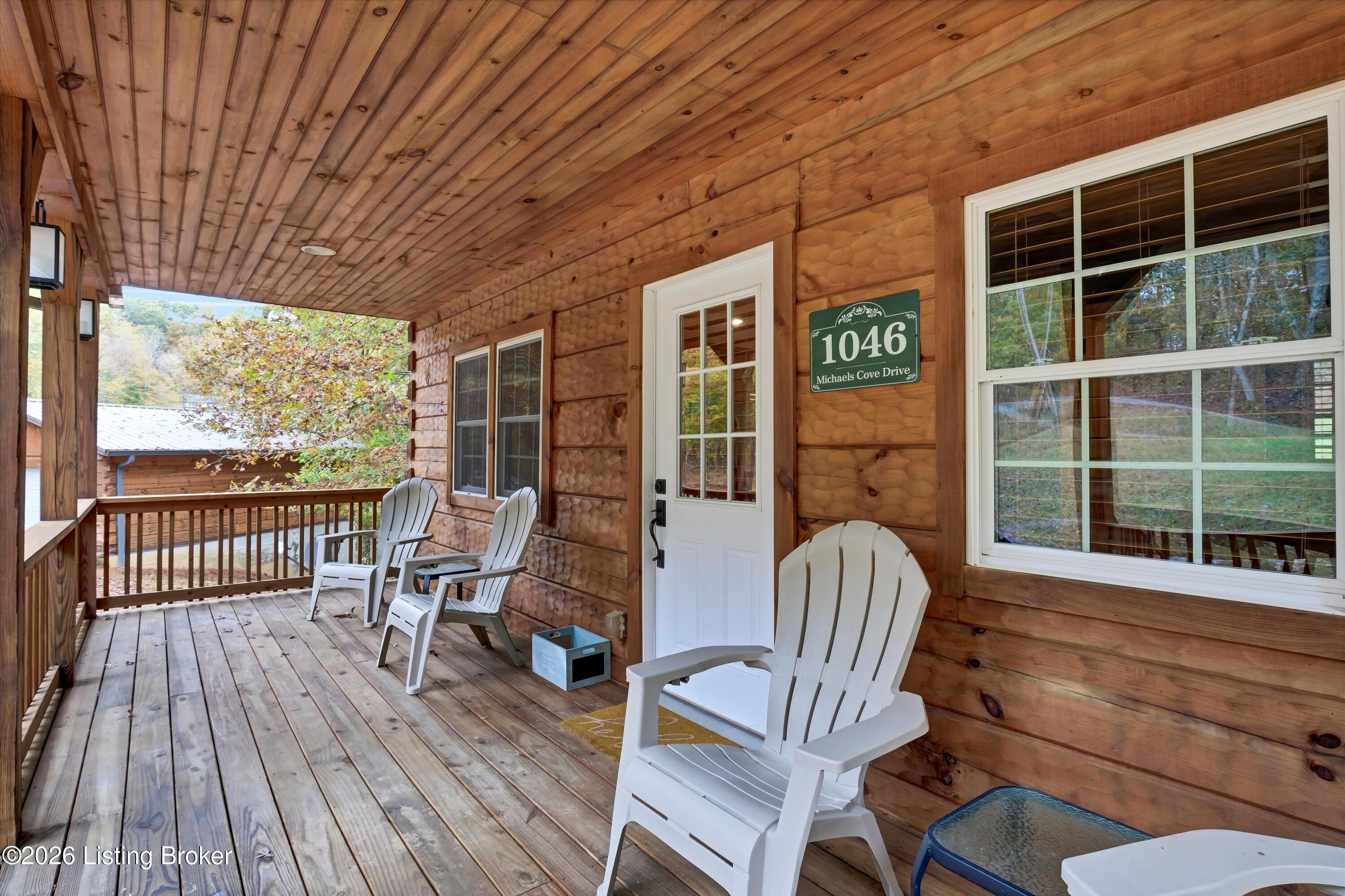 1046 Michaels Cove Dr Property Photo 4