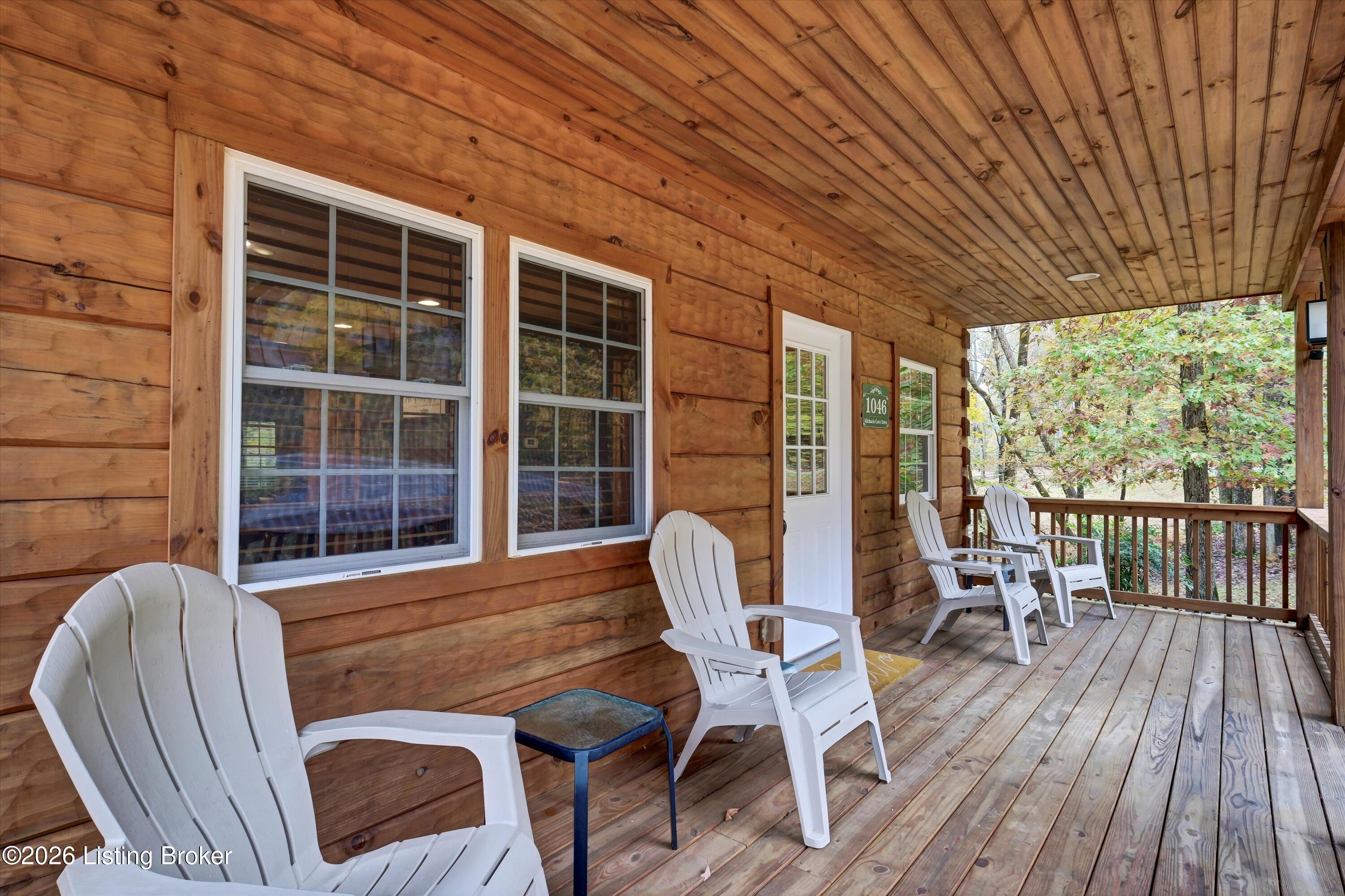 1046 Michaels Cove Dr Property Photo 5