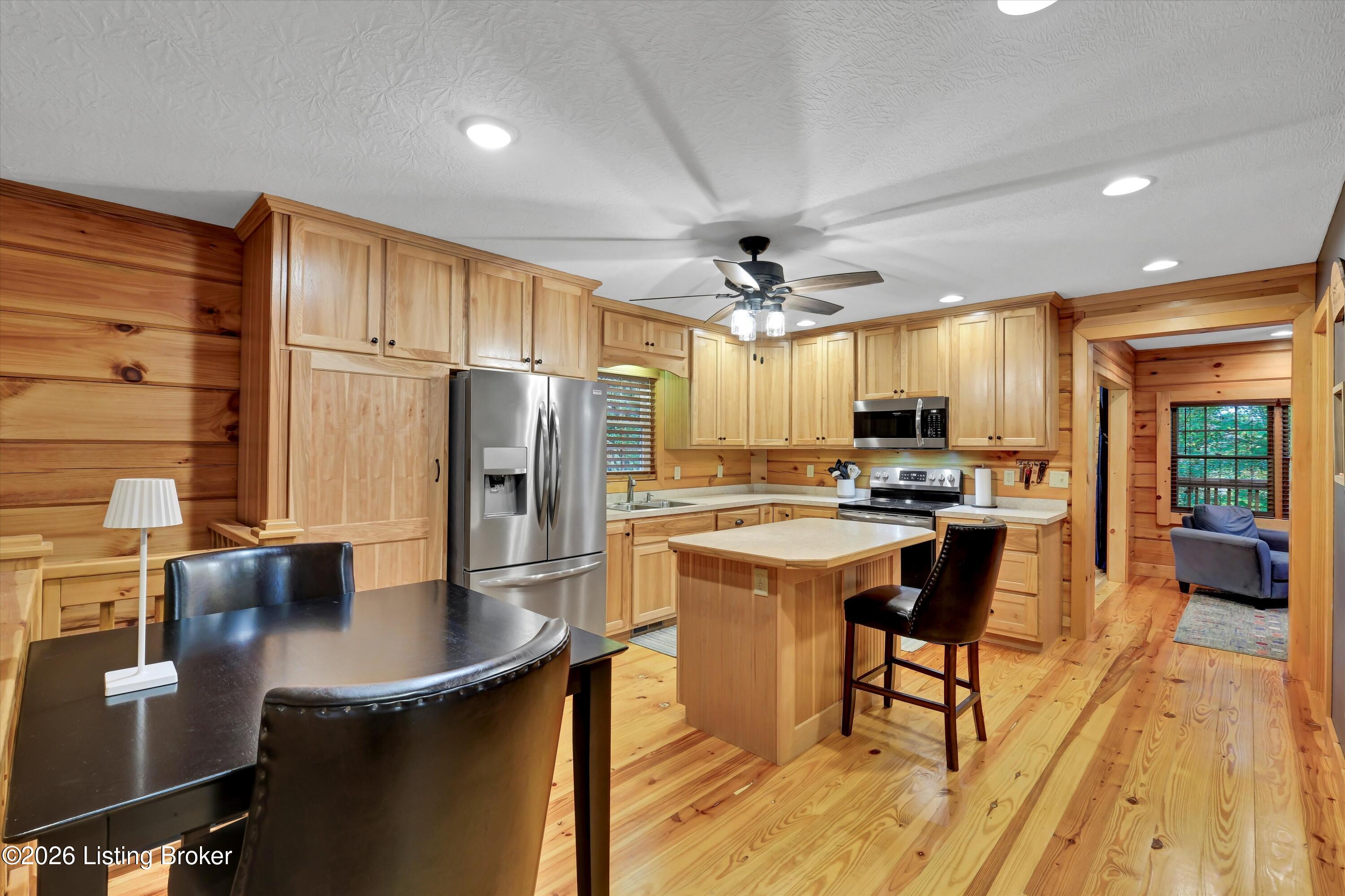 1046 Michaels Cove Dr Property Photo 7