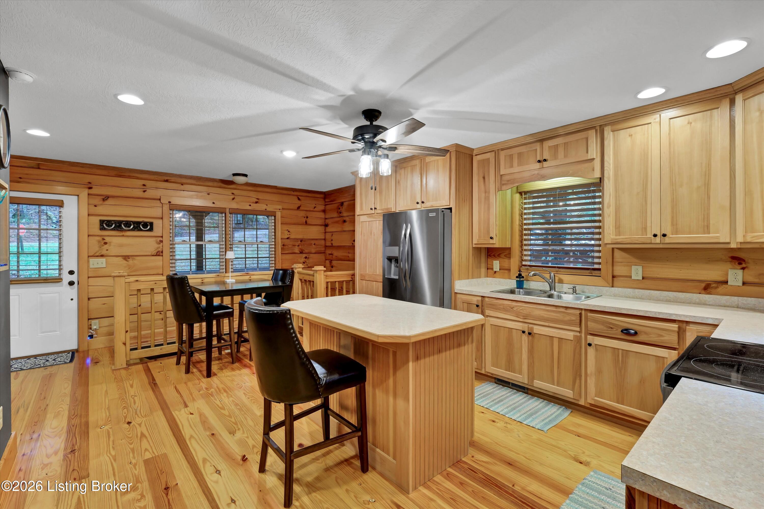 1046 Michaels Cove Dr Property Photo 8
