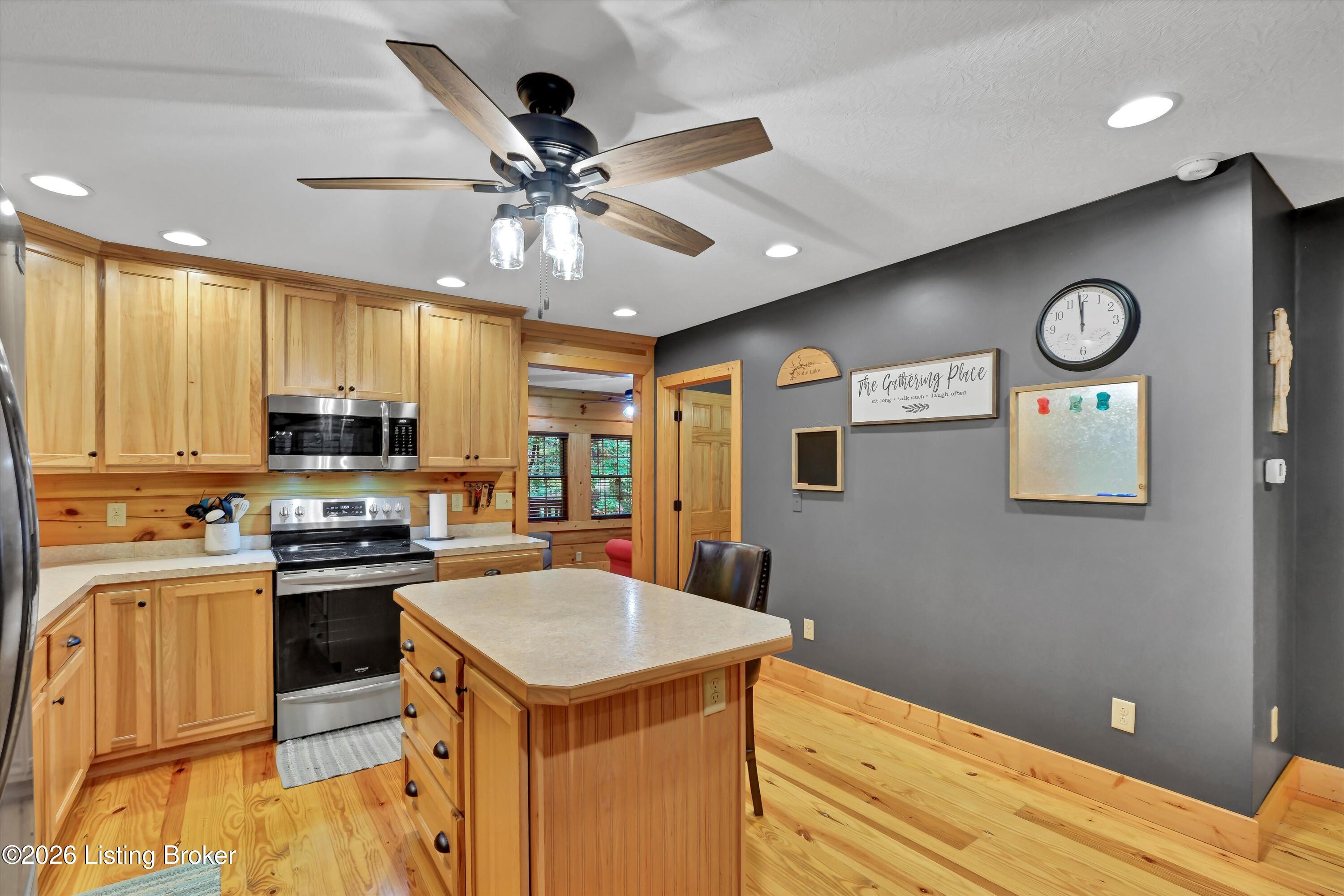 1046 Michaels Cove Dr Property Photo 10