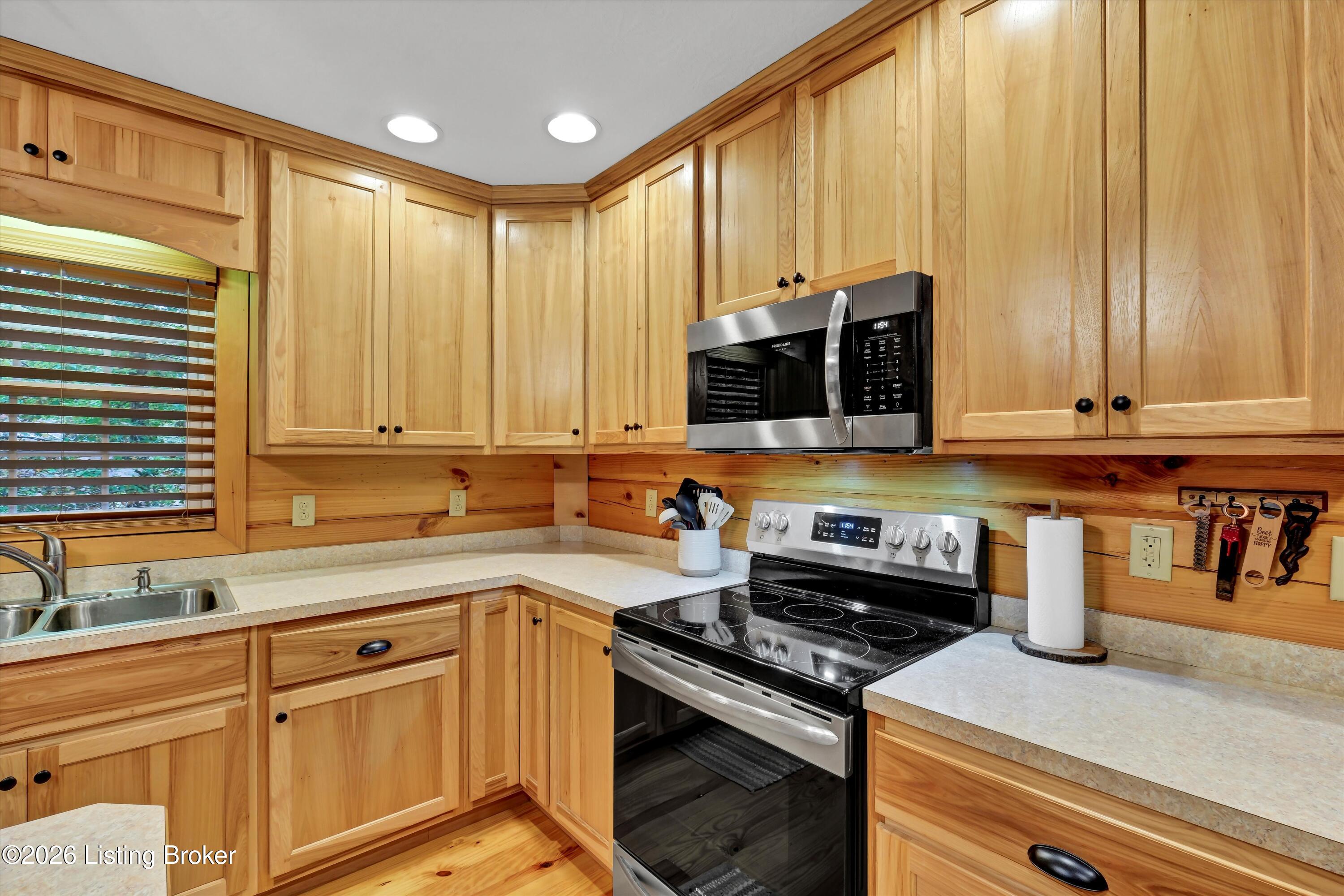 1046 Michaels Cove Dr Property Photo 12