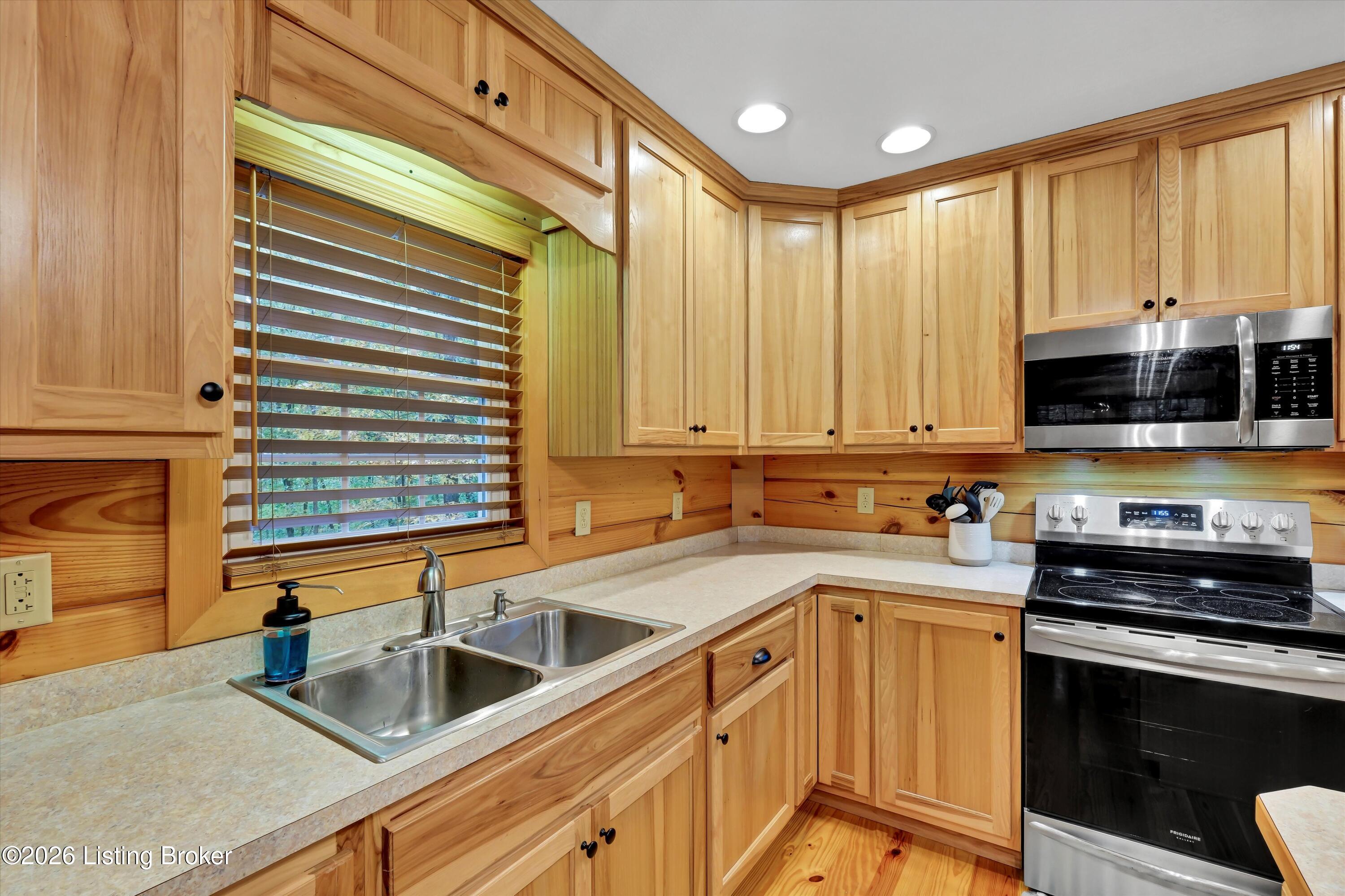 1046 Michaels Cove Dr Property Photo 13
