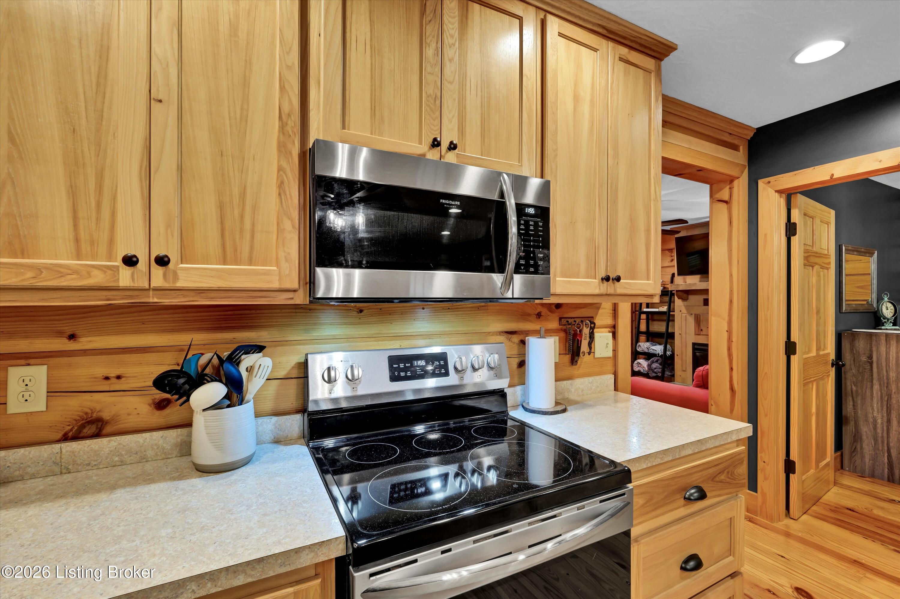 1046 Michaels Cove Dr Property Photo 15