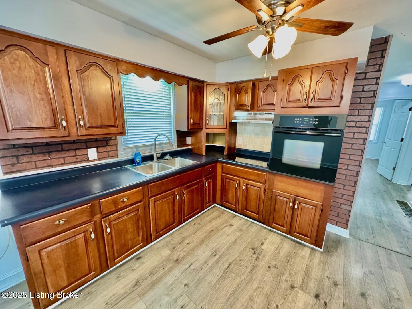 210 Rizer Ave Property Photo 4