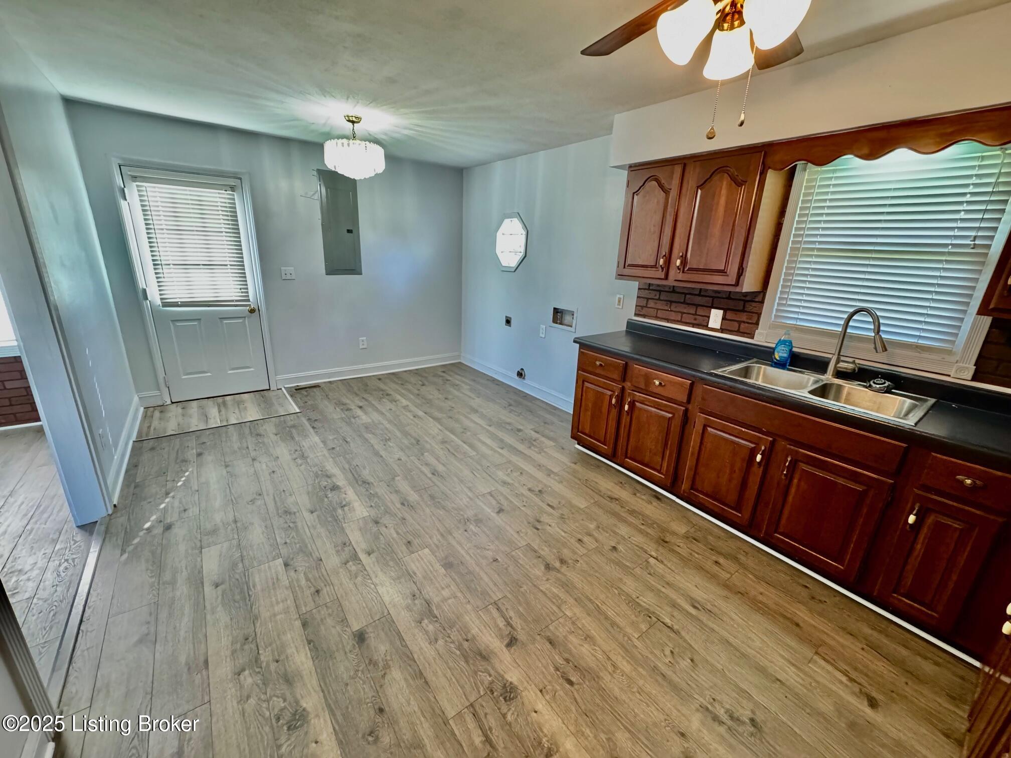 210 Rizer Ave Property Photo 6
