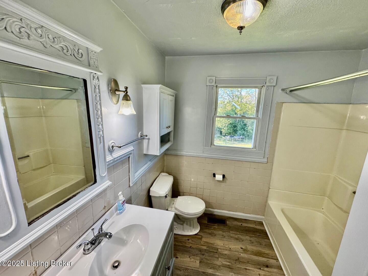 210 Rizer Ave Property Photo 7