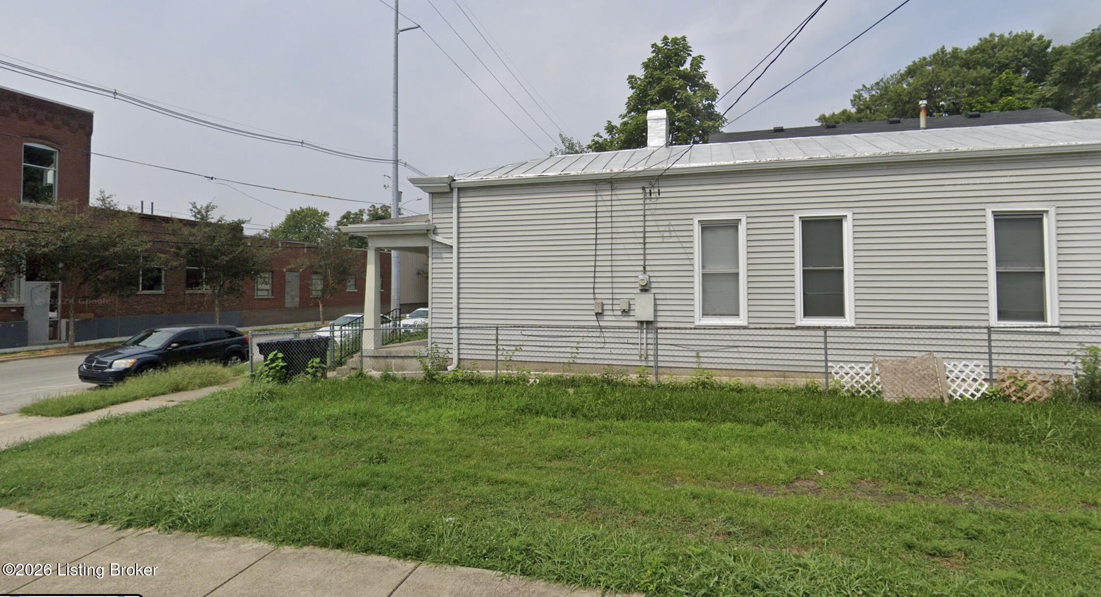 329 E Kentucky St Property Photo 3