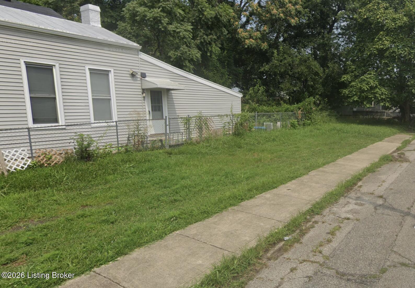 329 E Kentucky St Property Photo 4
