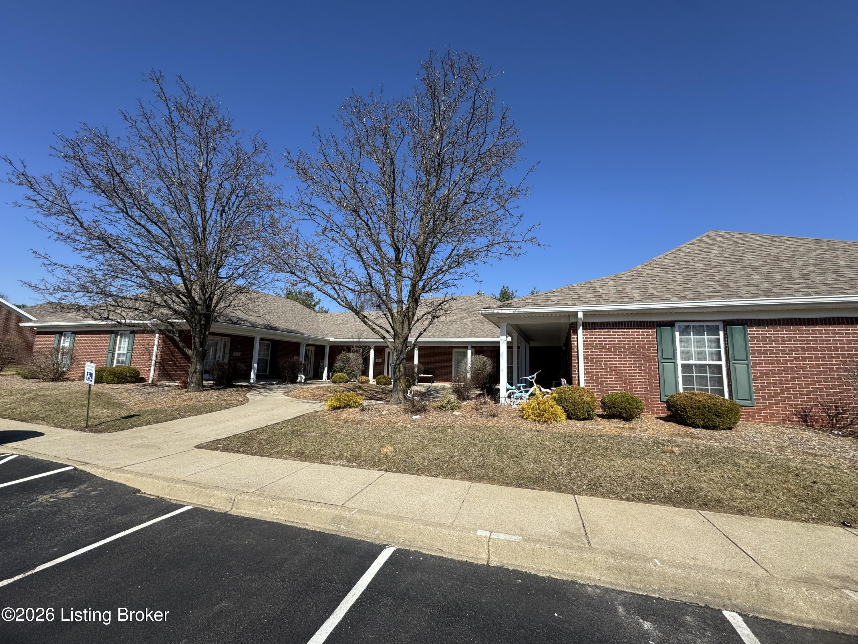 828 Garden Pointe Dr Property Photo 1