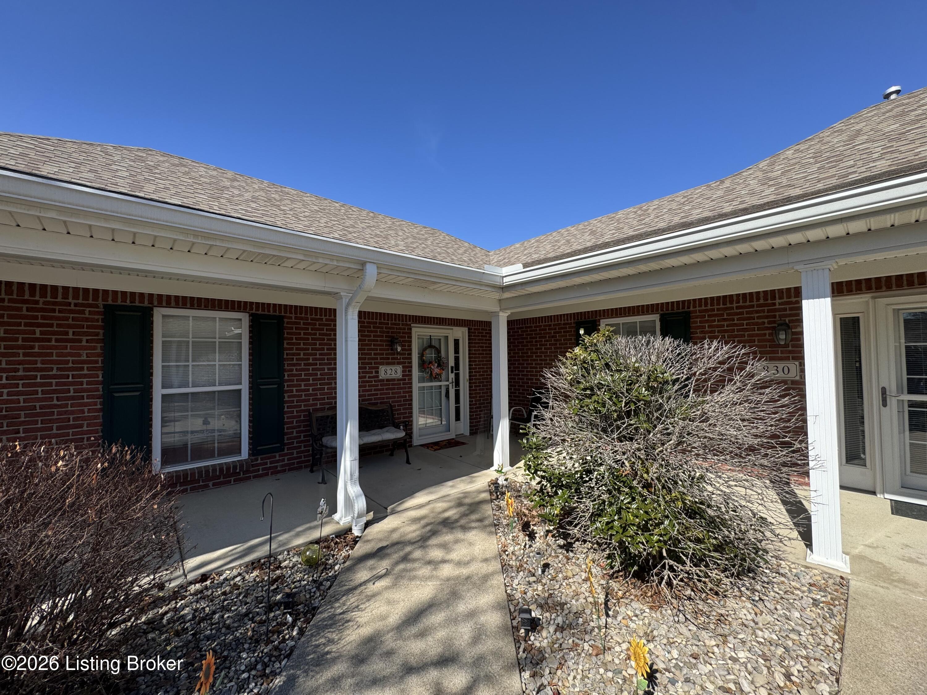 828 Garden Pointe Dr Property Photo 2