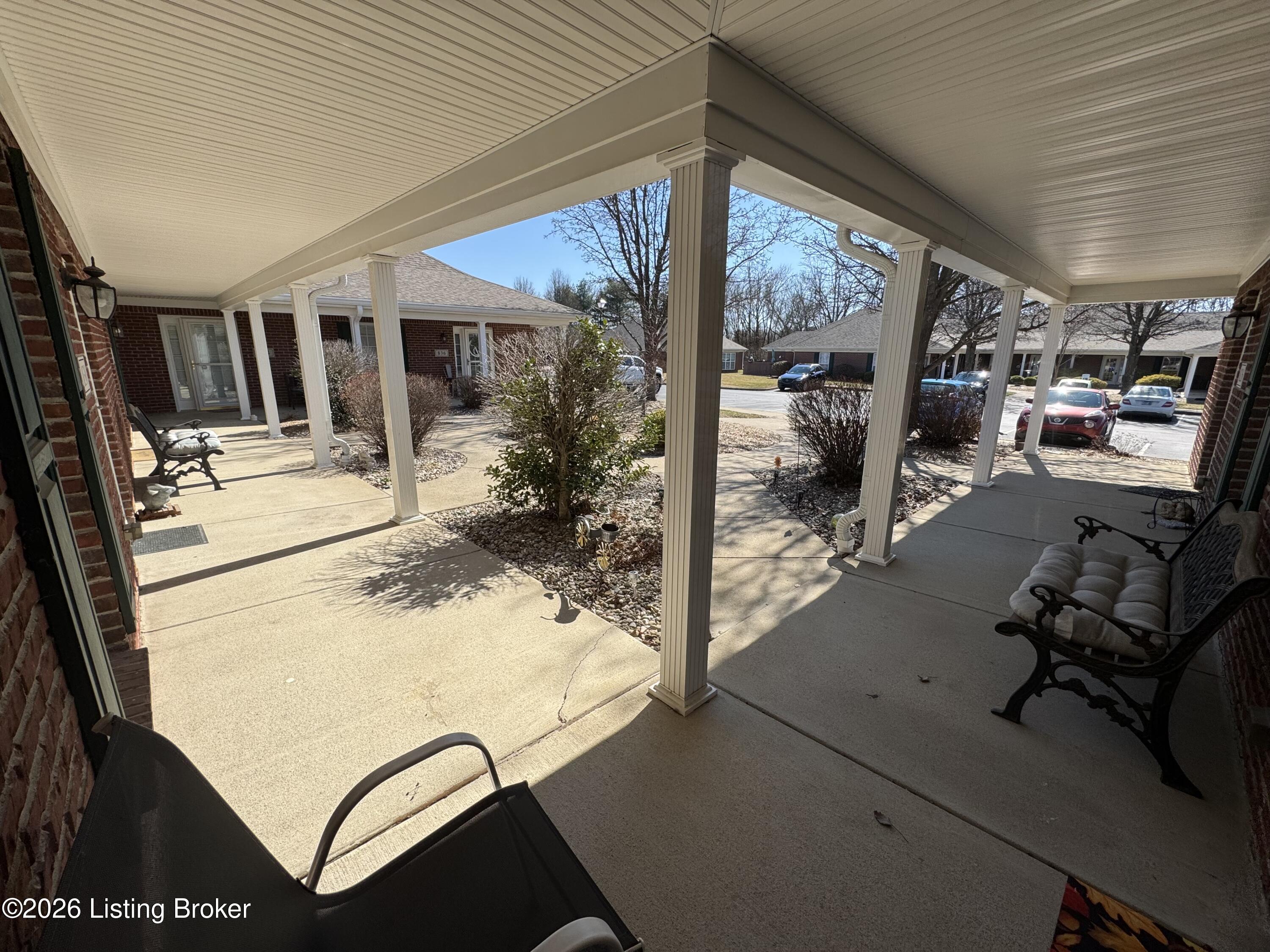 828 Garden Pointe Dr Property Photo 3