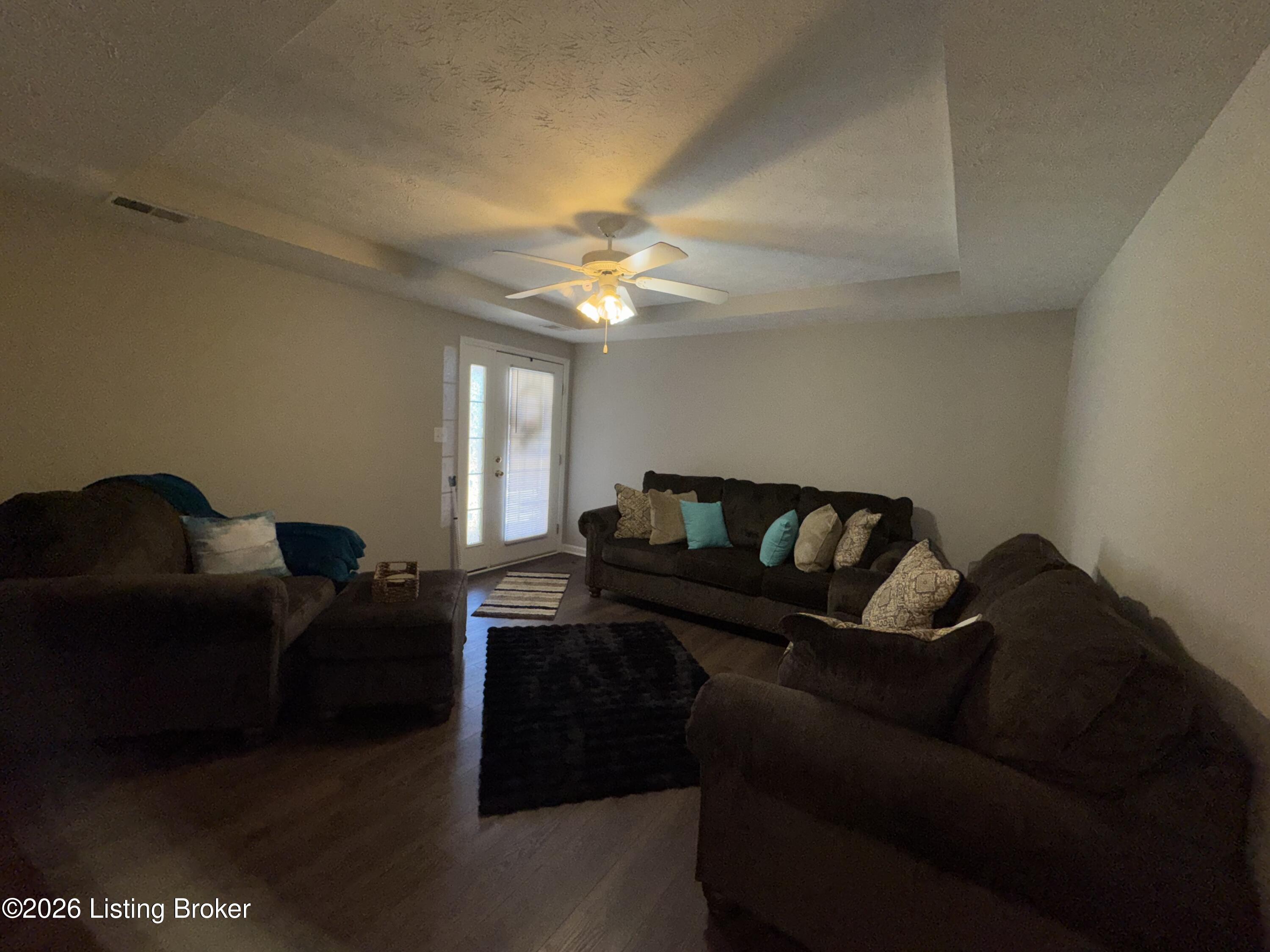 828 Garden Pointe Dr Property Photo 7