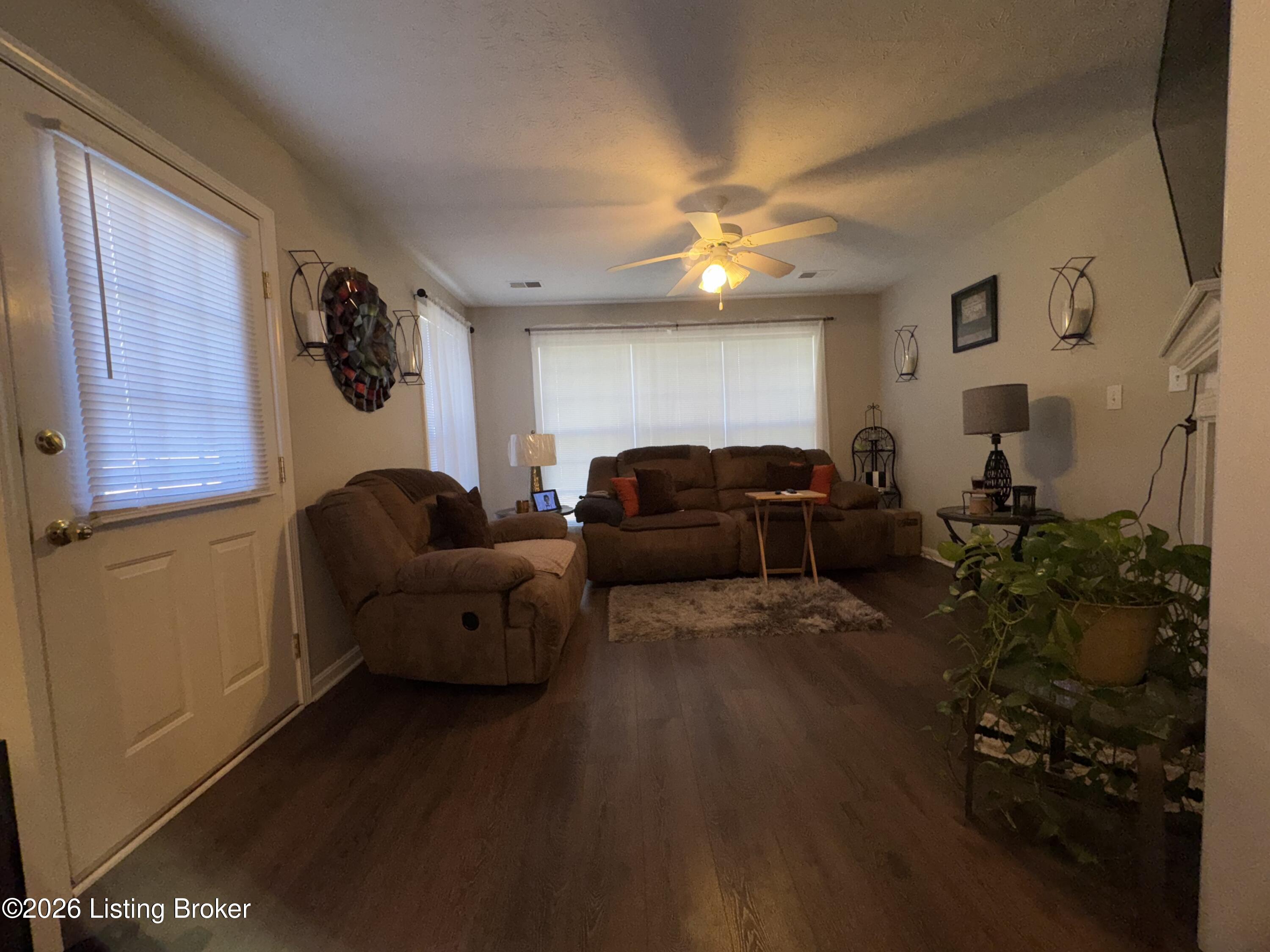 828 Garden Pointe Dr Property Photo 8