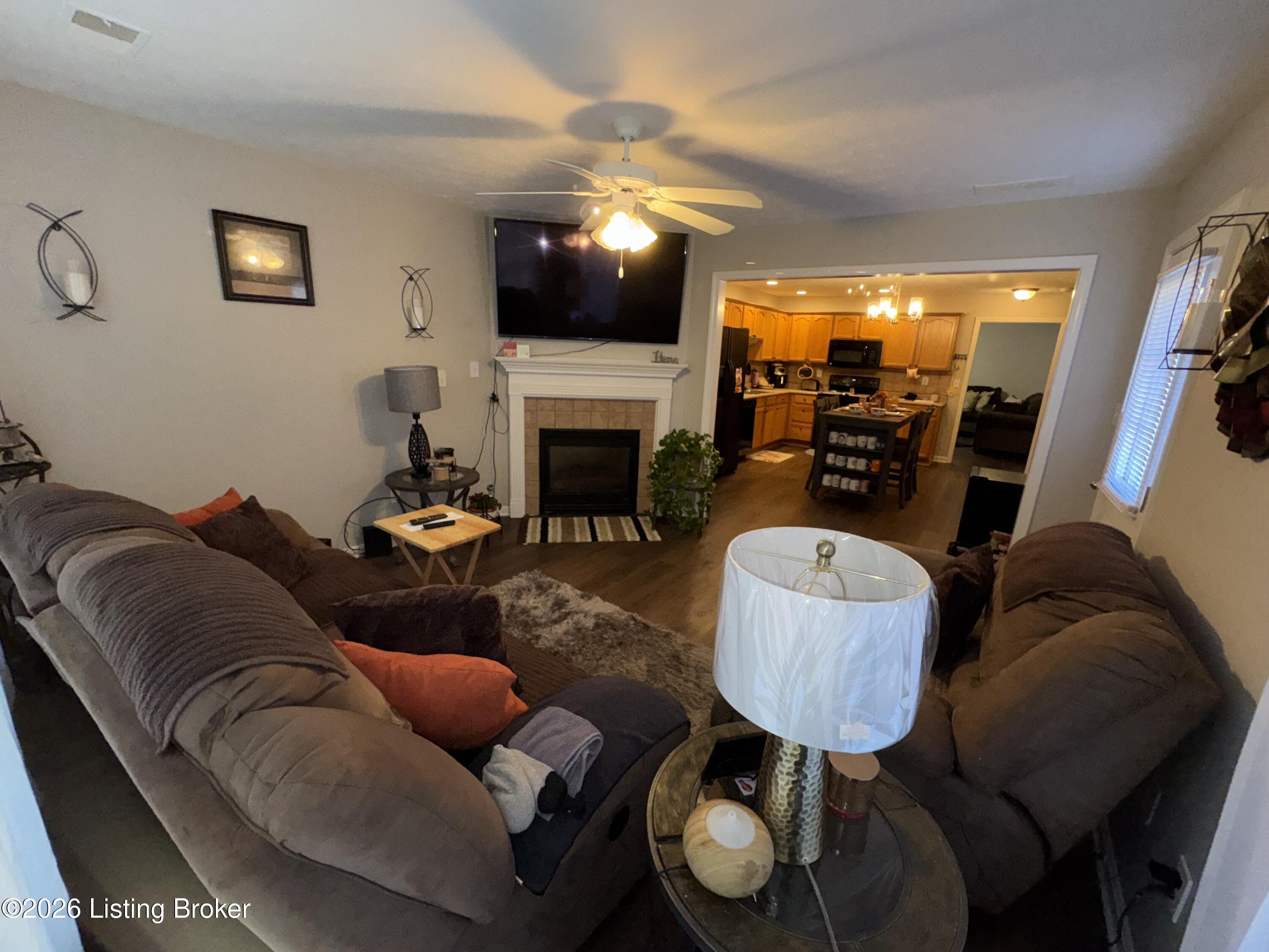 828 Garden Pointe Dr Property Photo 9