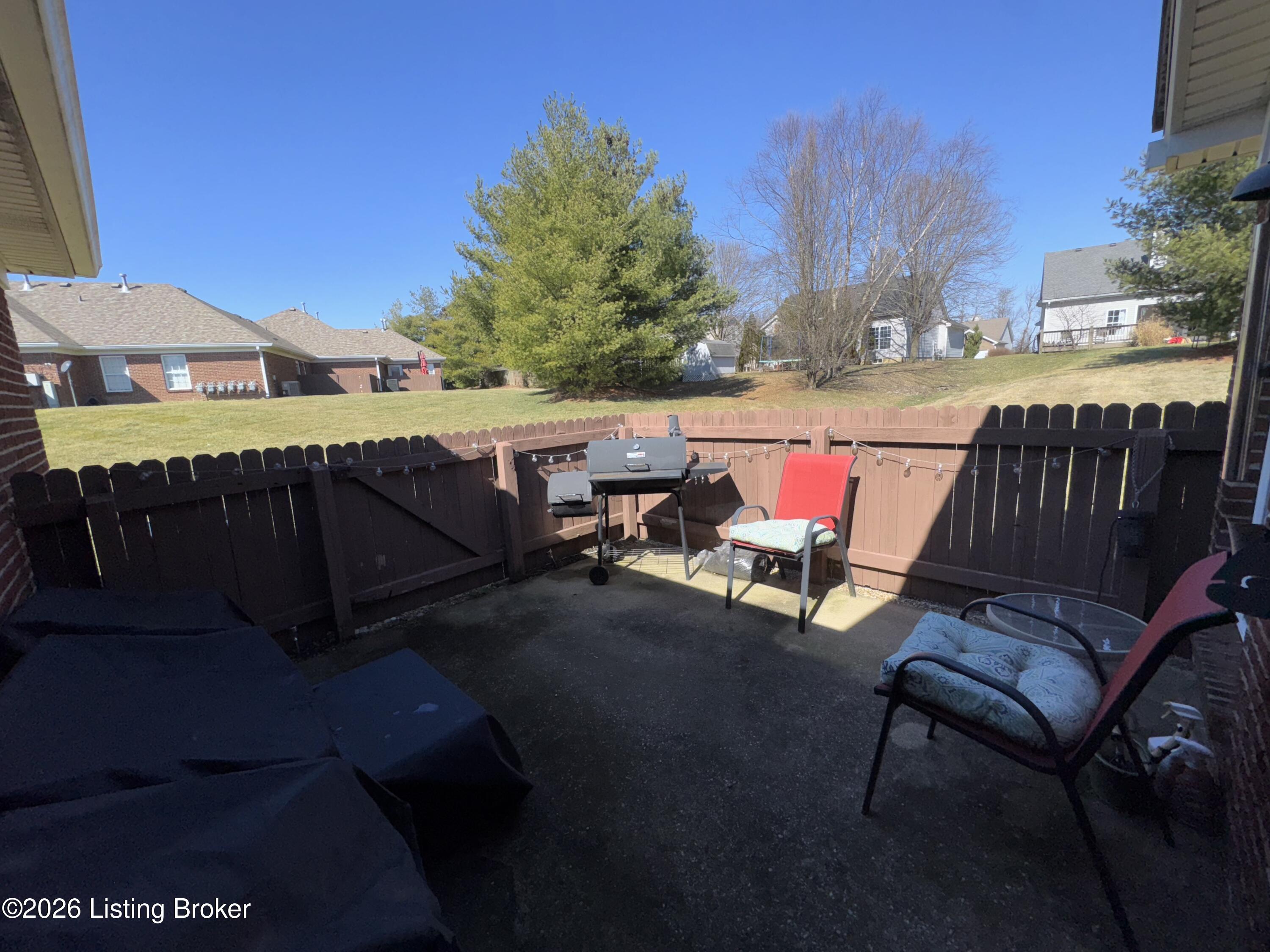 828 Garden Pointe Dr Property Photo 22