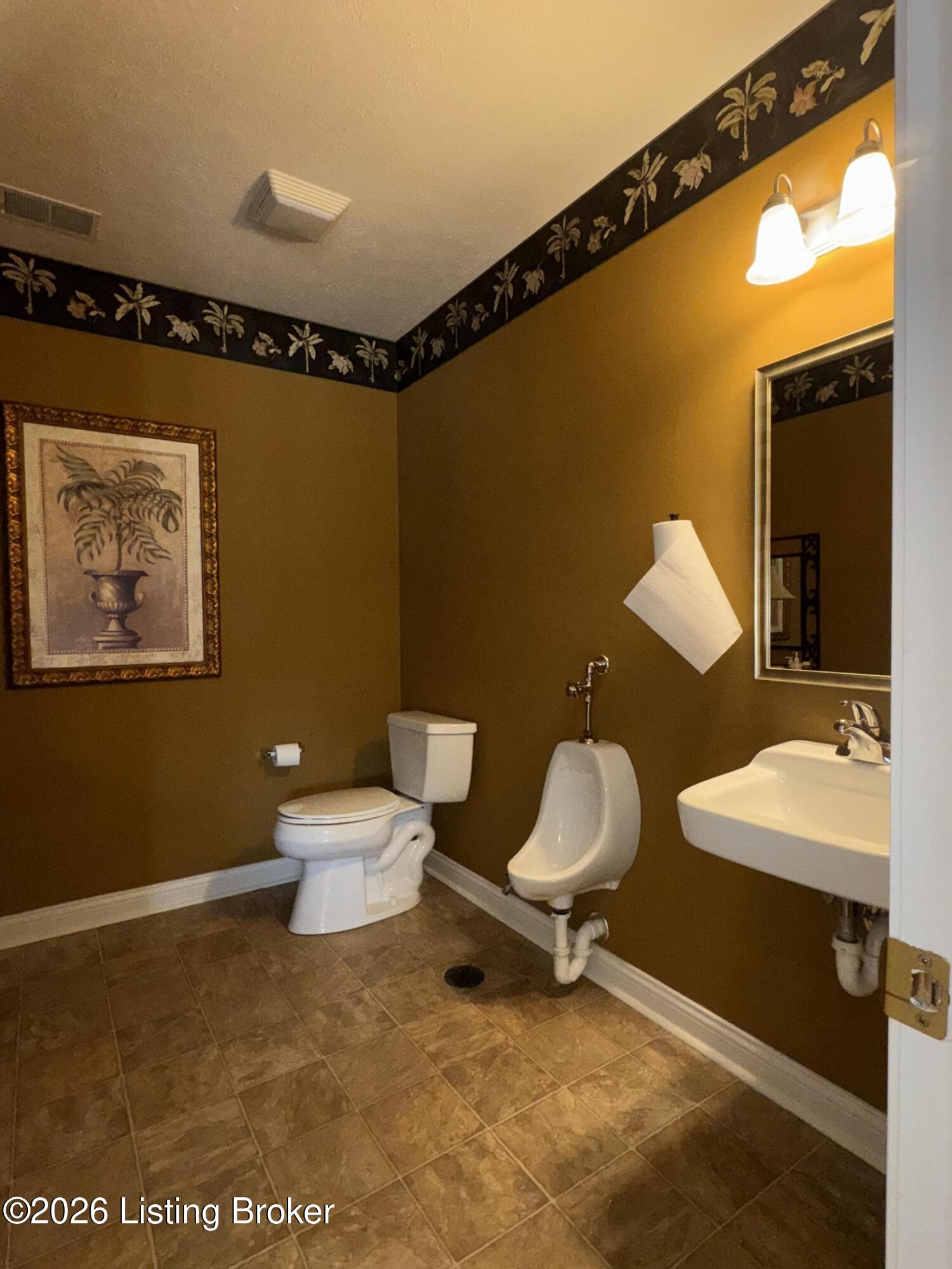 828 Garden Pointe Dr Property Photo 28