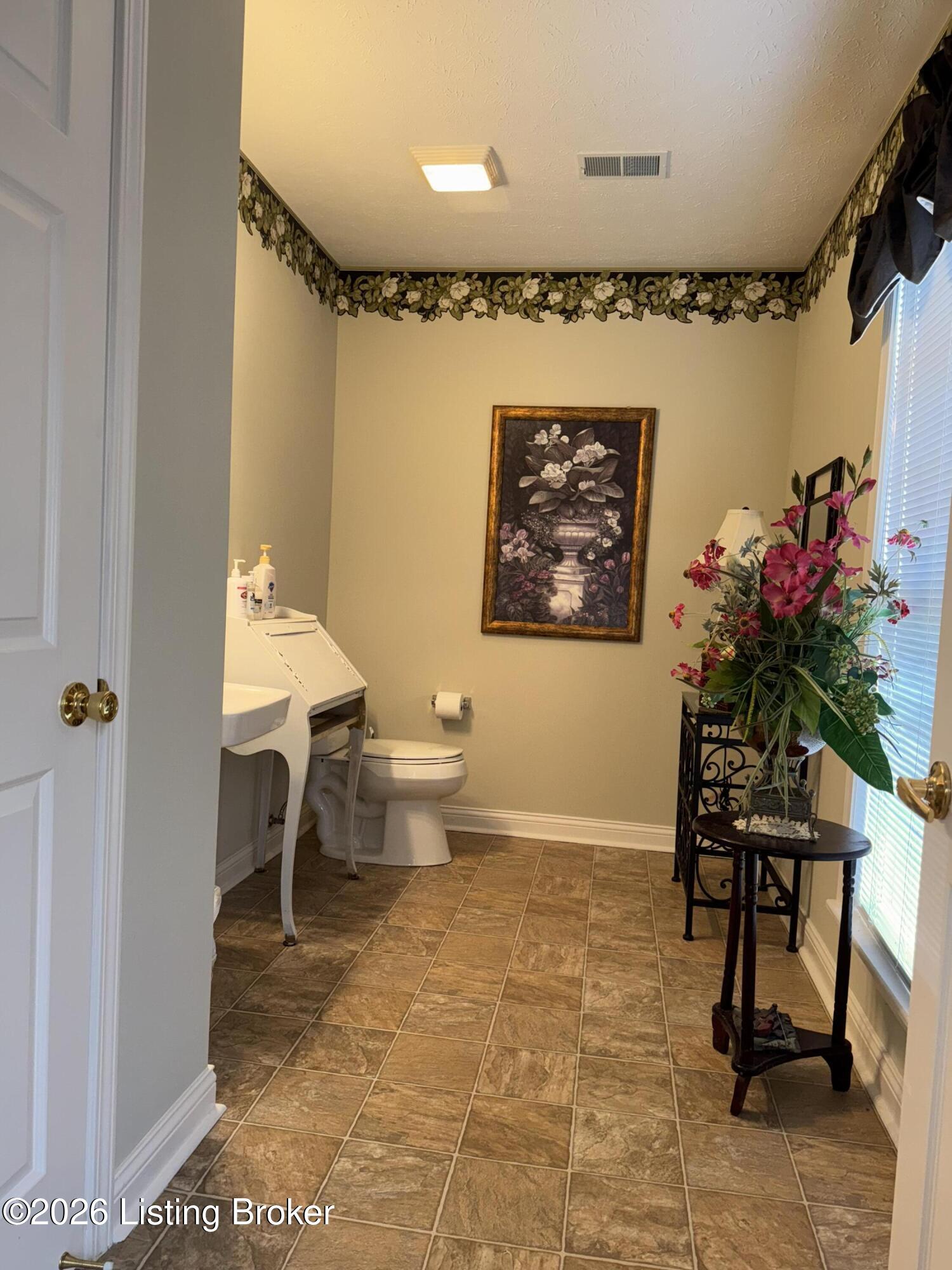 828 Garden Pointe Dr Property Photo 29