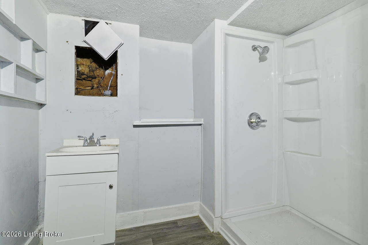 2230 W Main St Property Photo 8