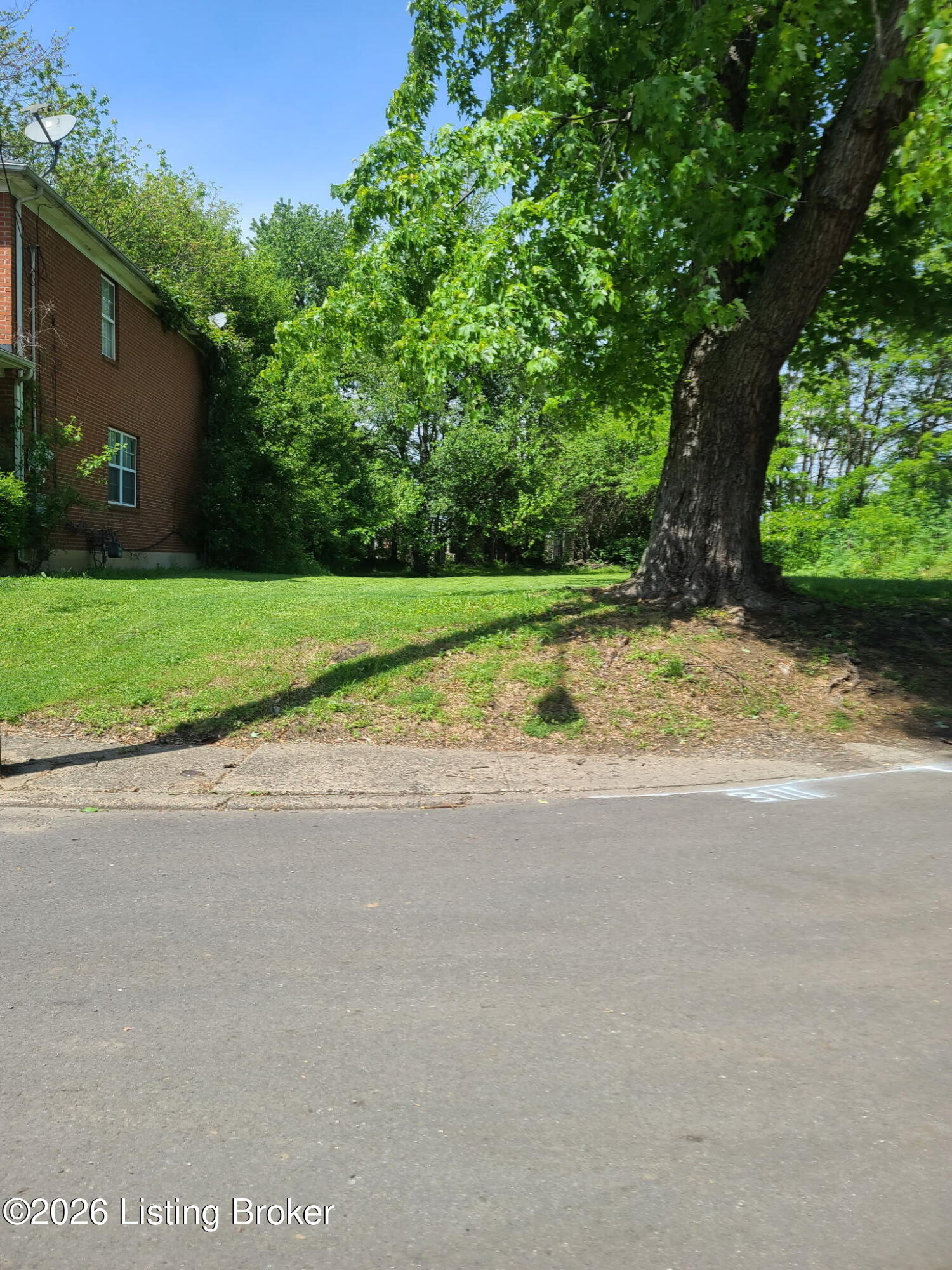 3111 W Jefferson St Property Photo 1
