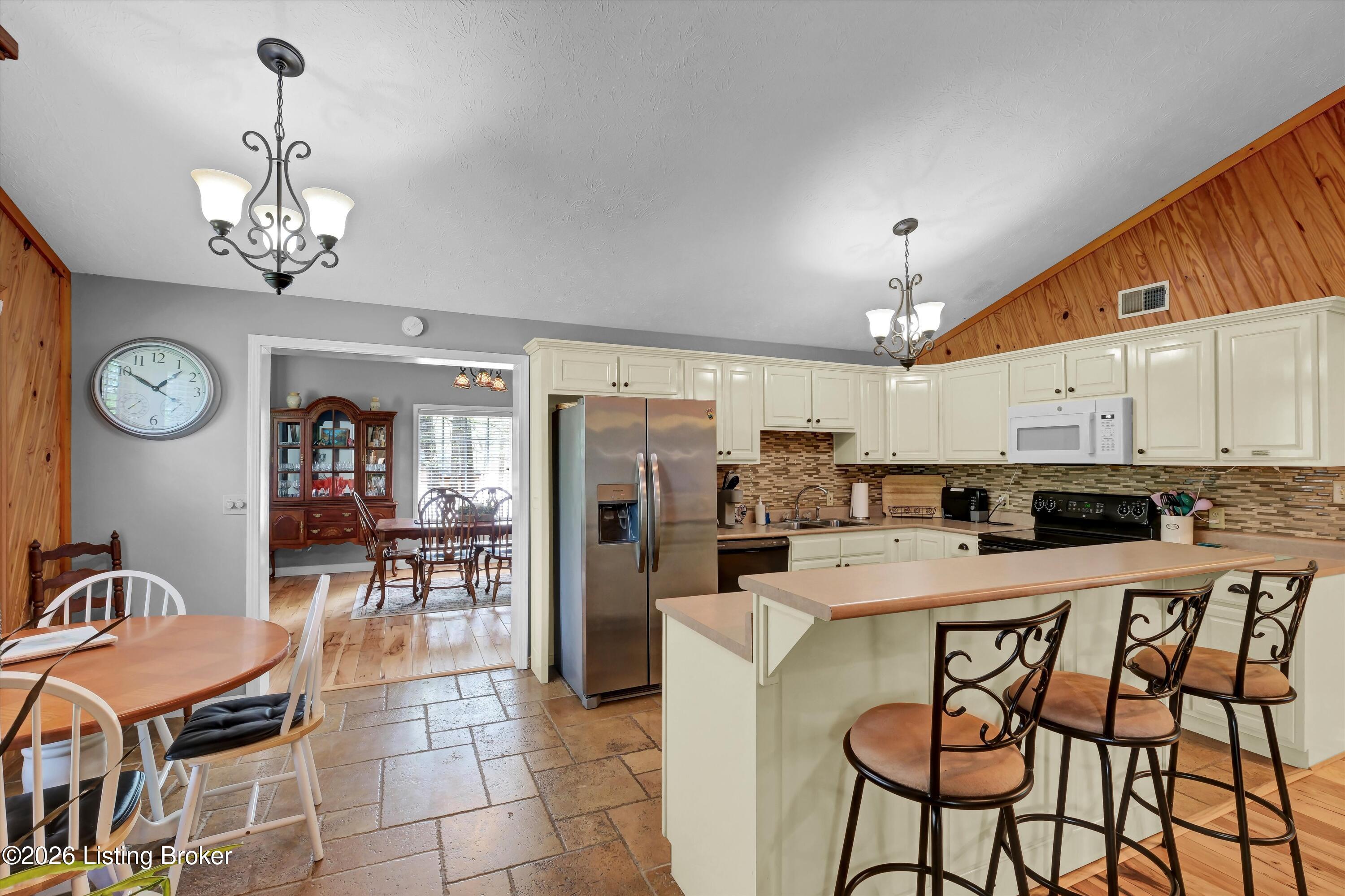 403 Wyandotte Rd Property Photo 14