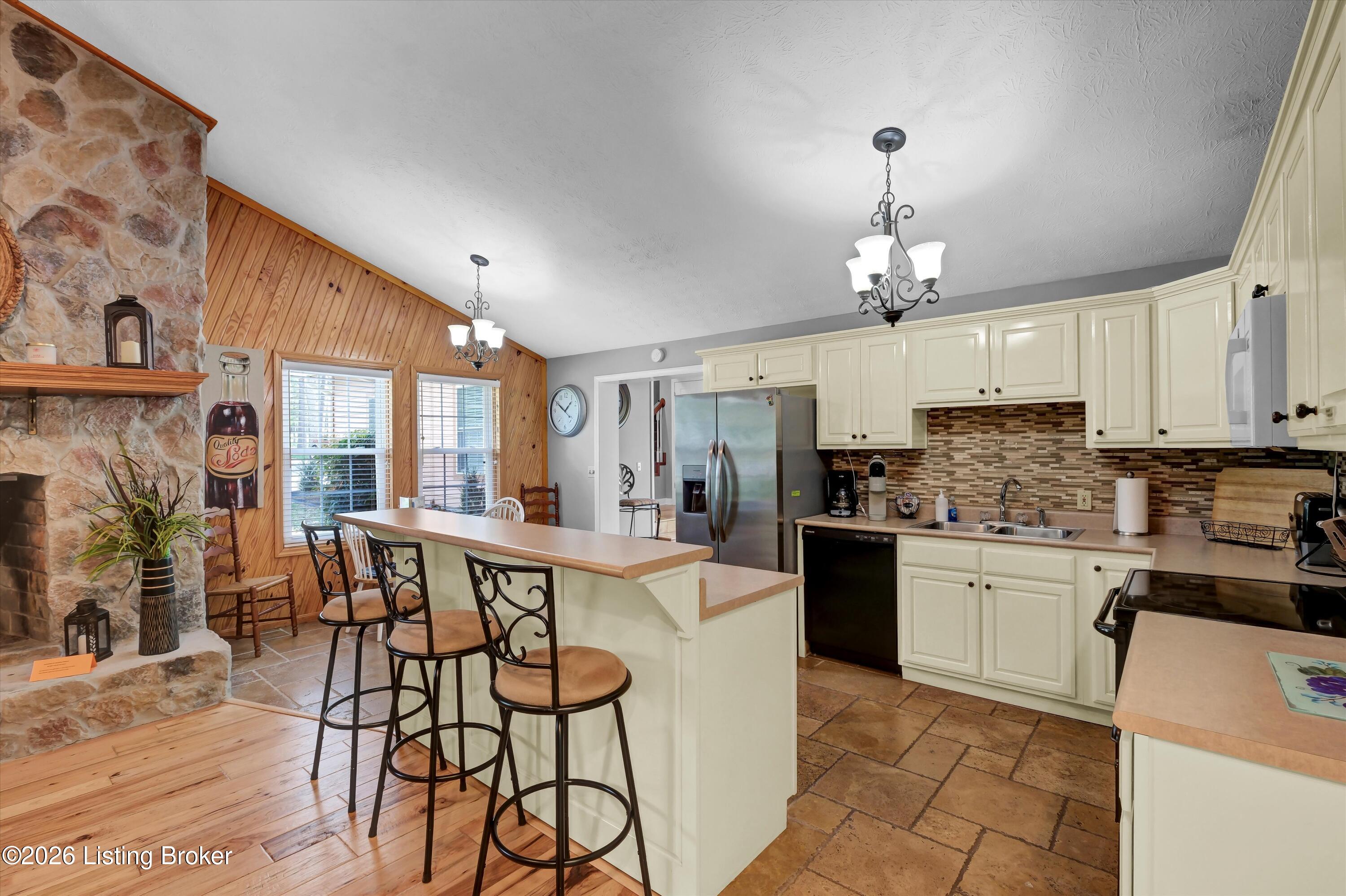 403 Wyandotte Rd Property Photo 15