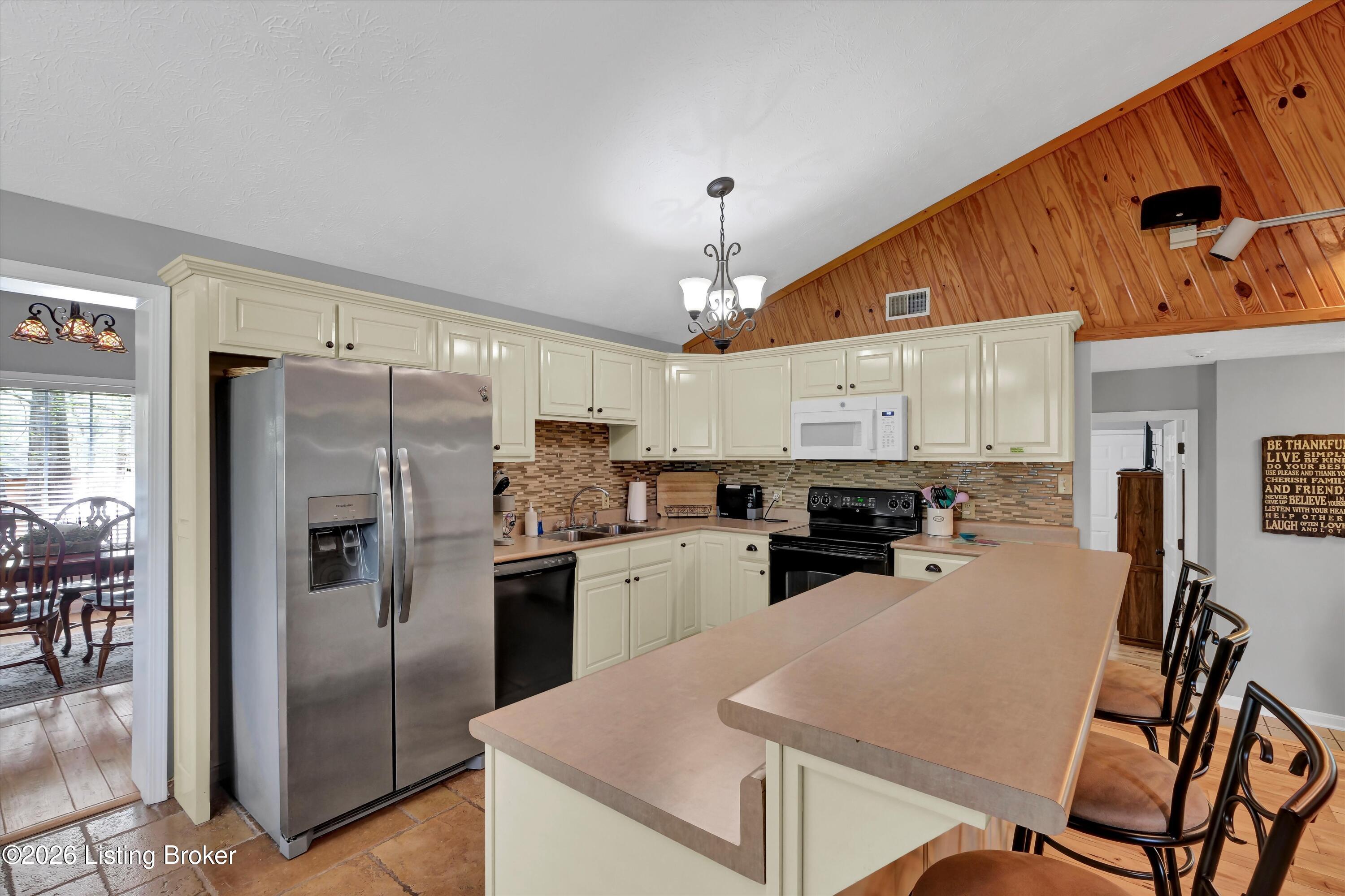 403 Wyandotte Rd Property Photo 17