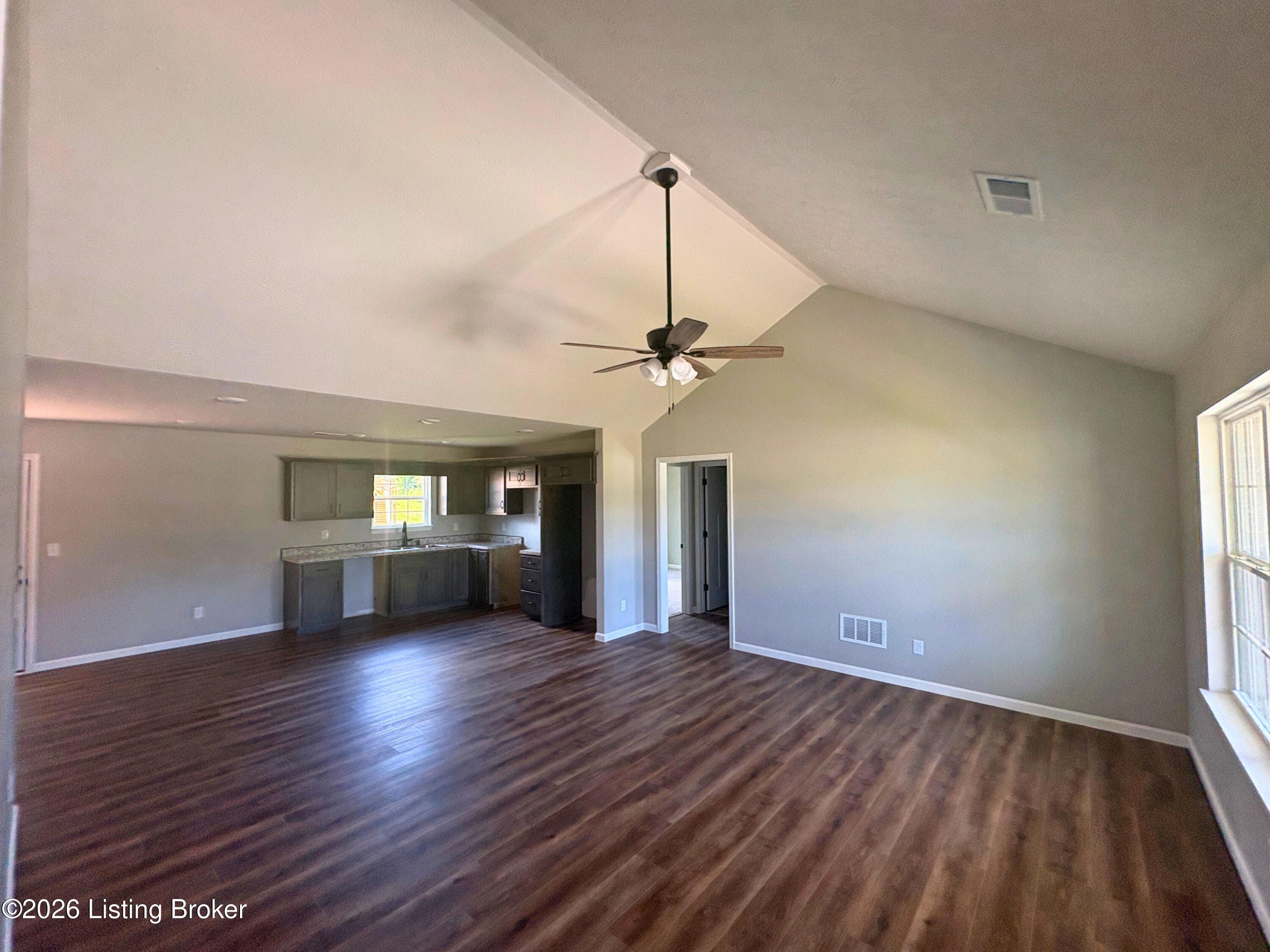 601 Hillcreek Ct Property Photo 4