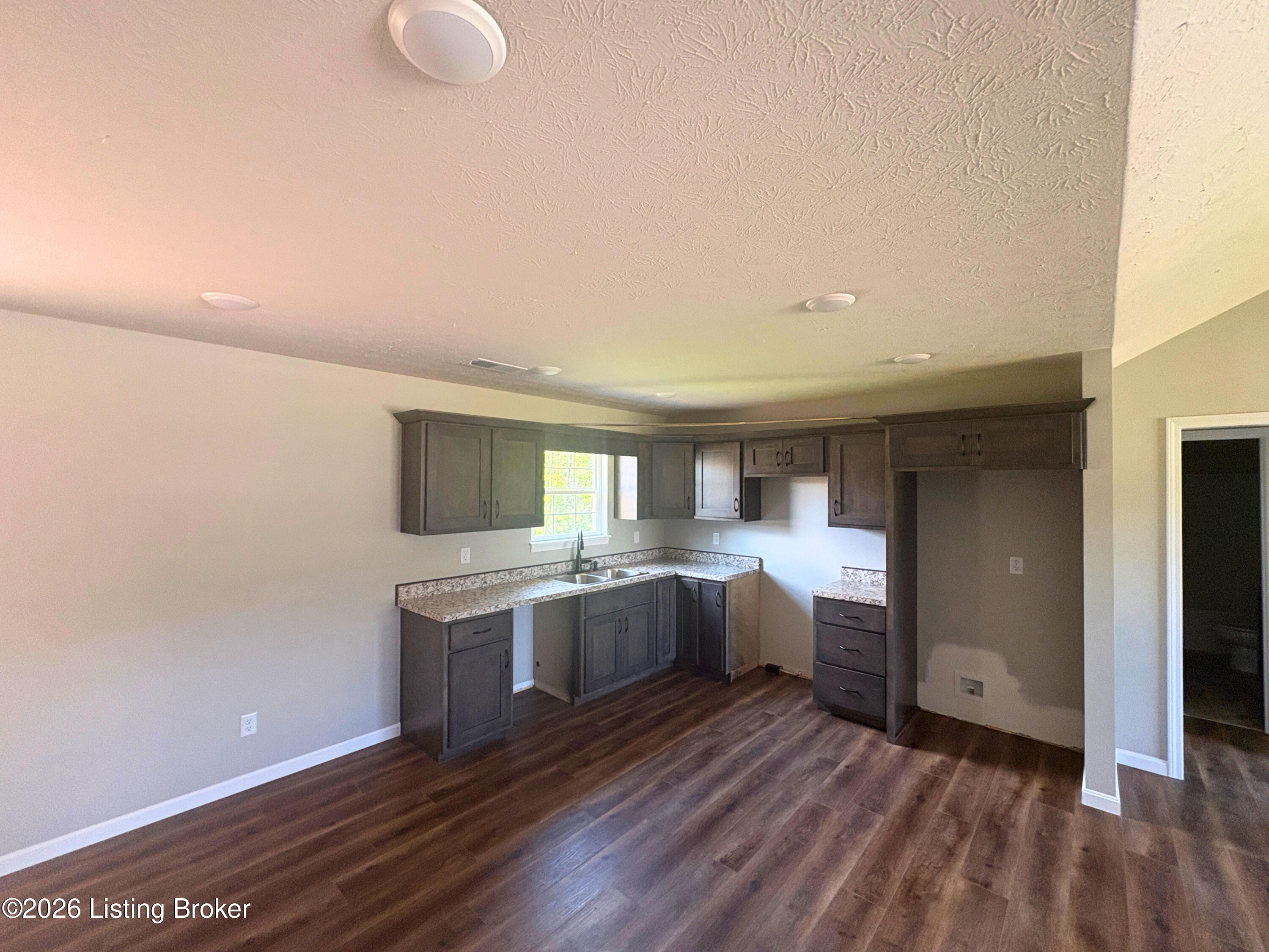 601 Hillcreek Ct Property Photo 6