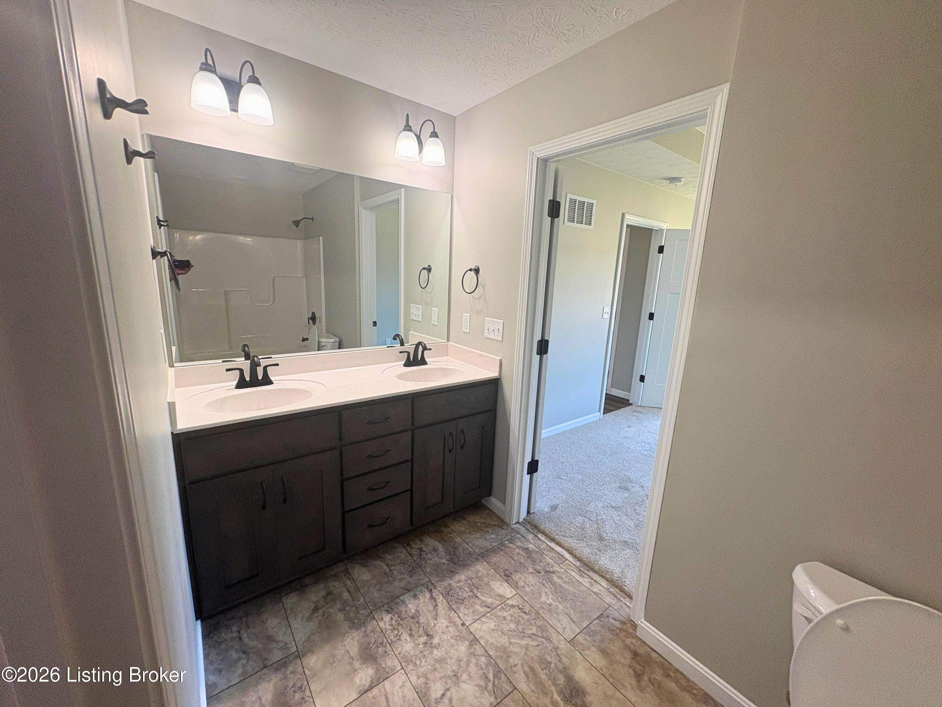 601 Hillcreek Ct Property Photo 8