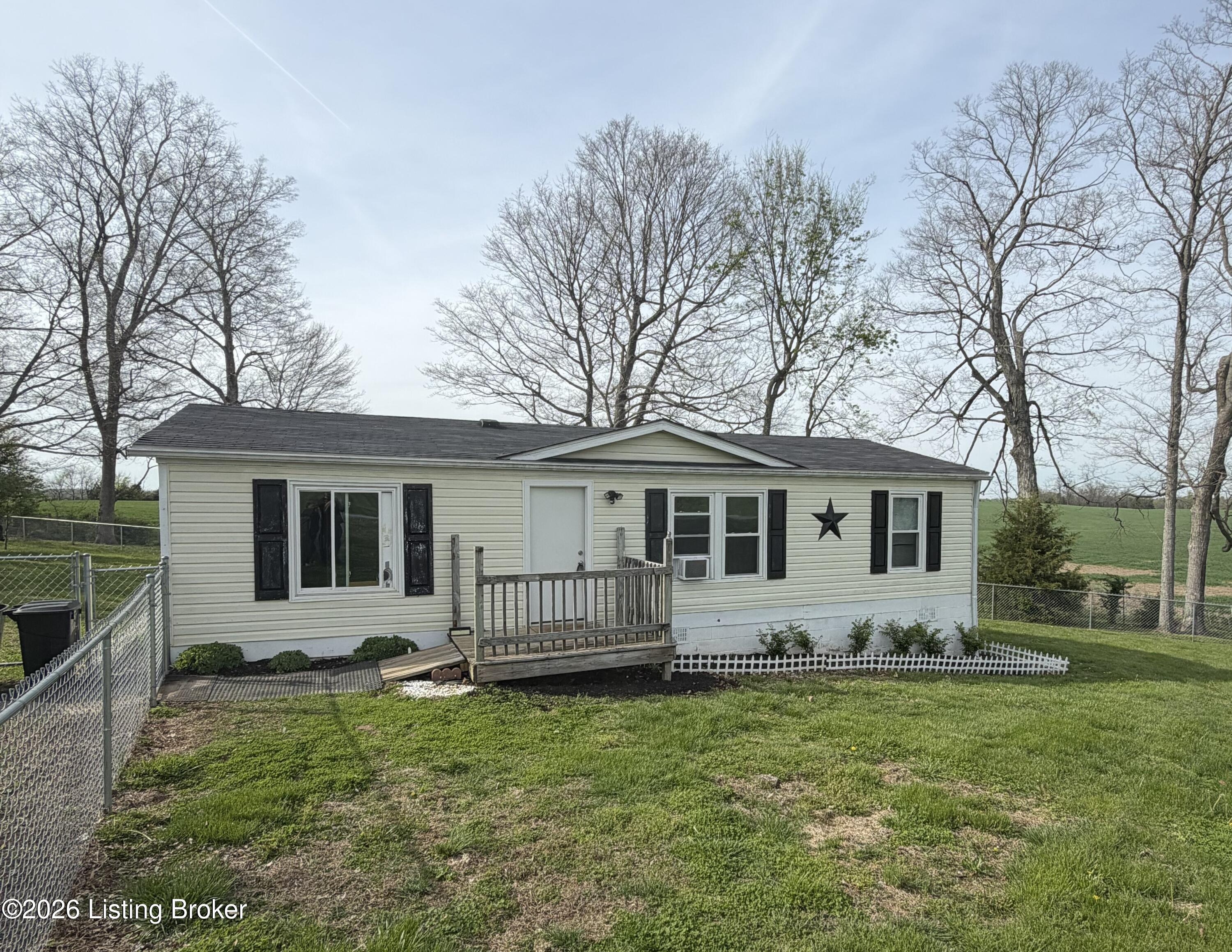 8460 Bloomfield Rd Property Photo 1