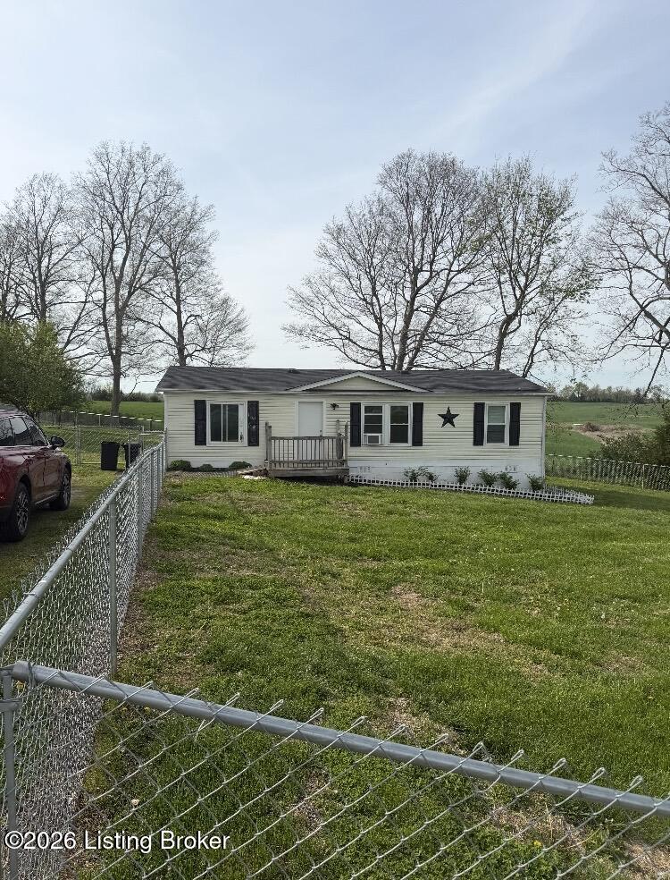 8460 Bloomfield Rd Property Photo 4