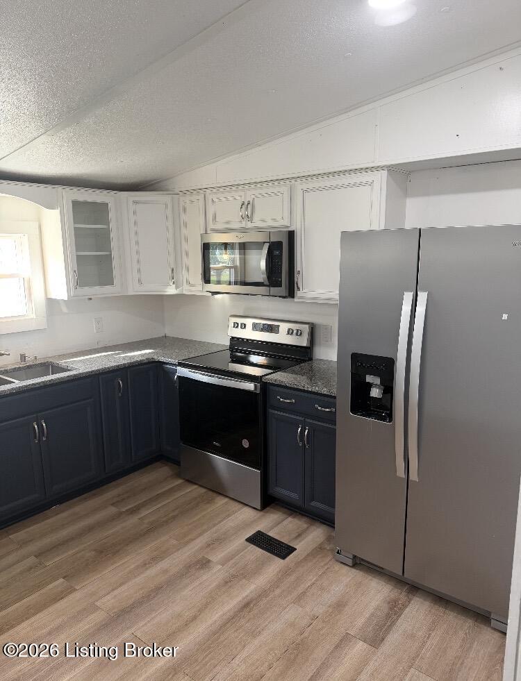 8460 Bloomfield Rd Property Photo 15