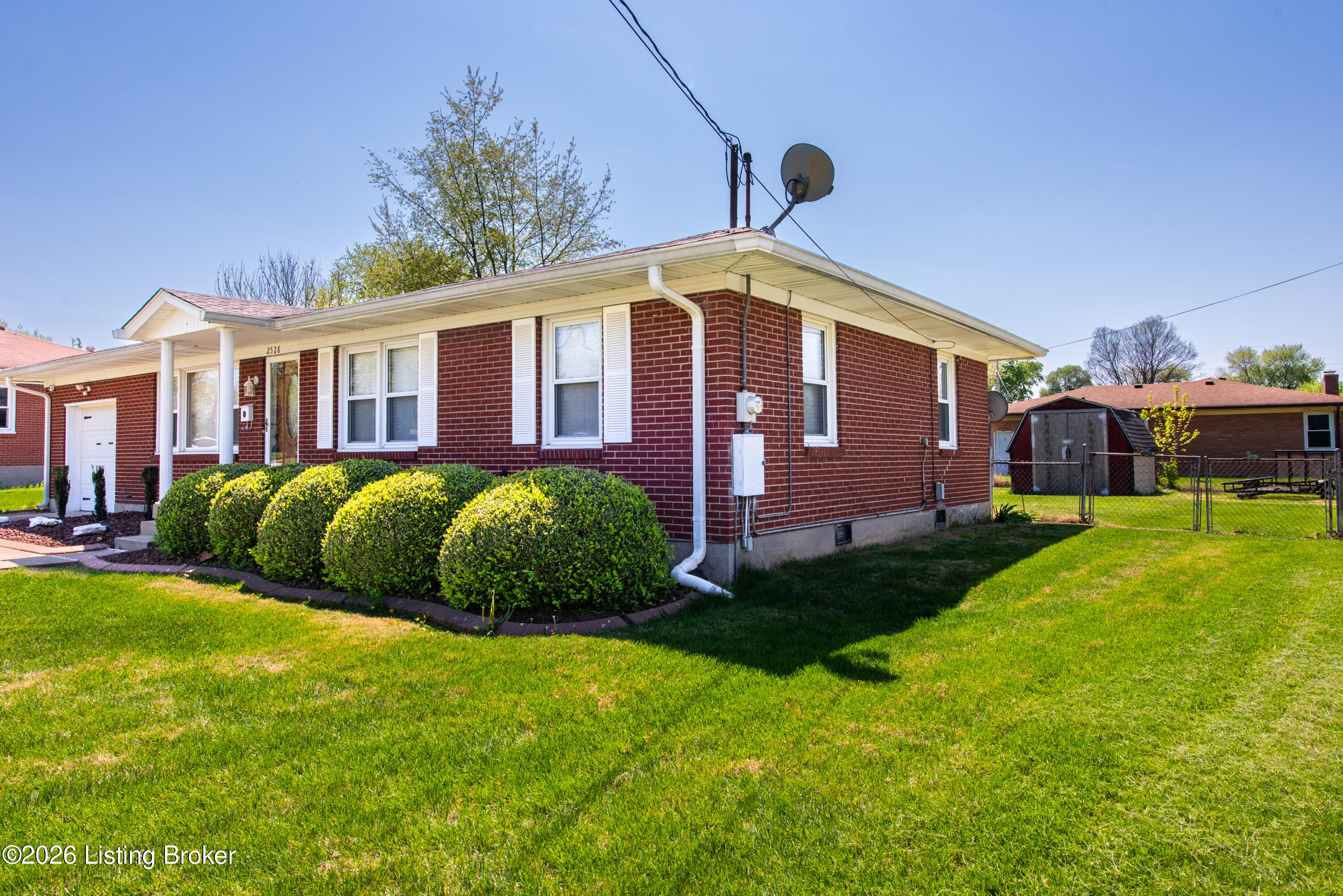 2528 Hampstead Dr Property Photo 4