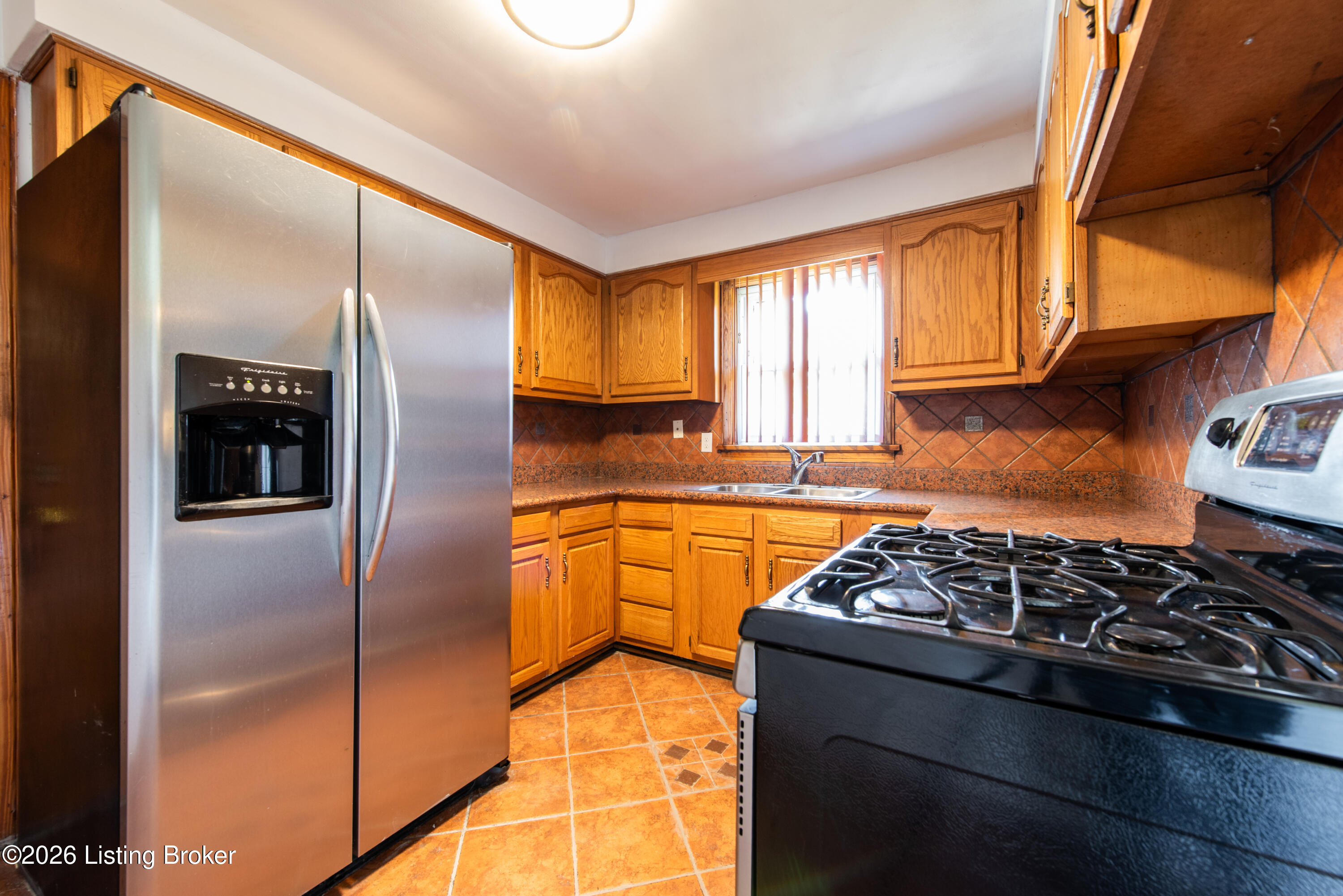 2528 Hampstead Dr Property Photo 12
