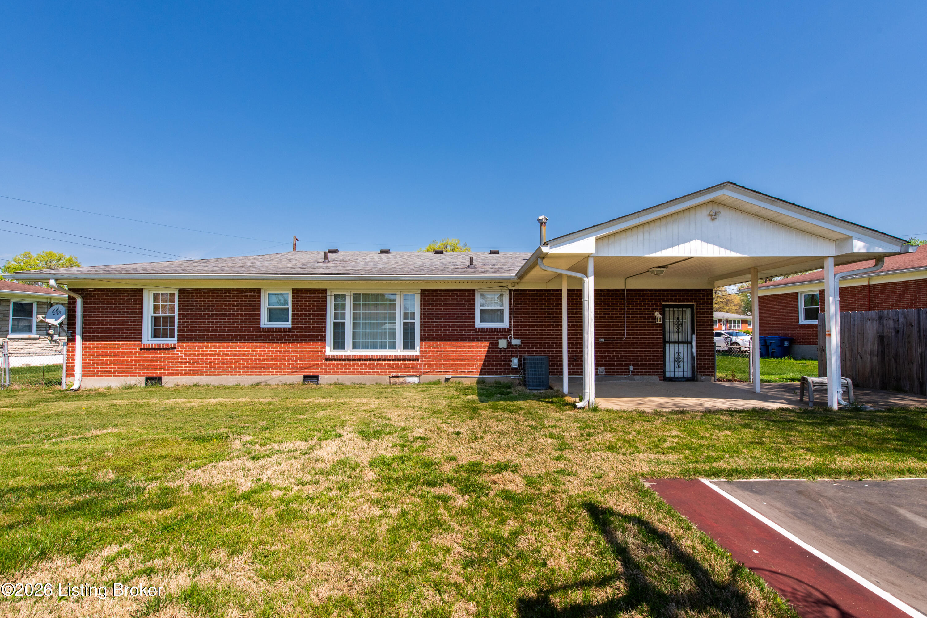 2528 Hampstead Dr Property Photo 24