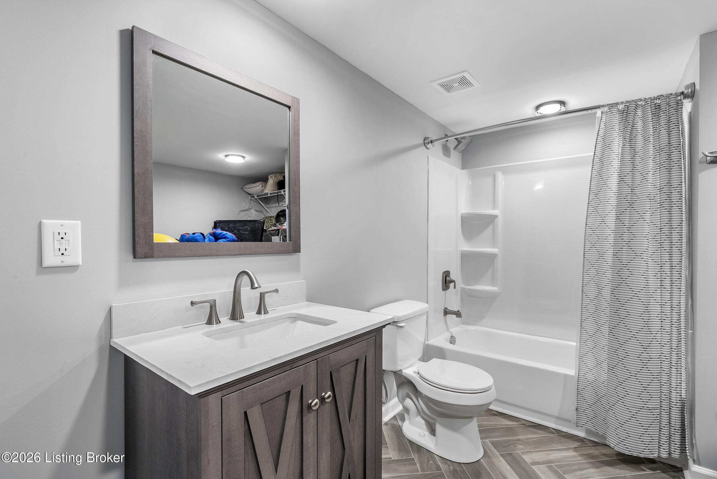 285 Easton Ln Property Photo 45