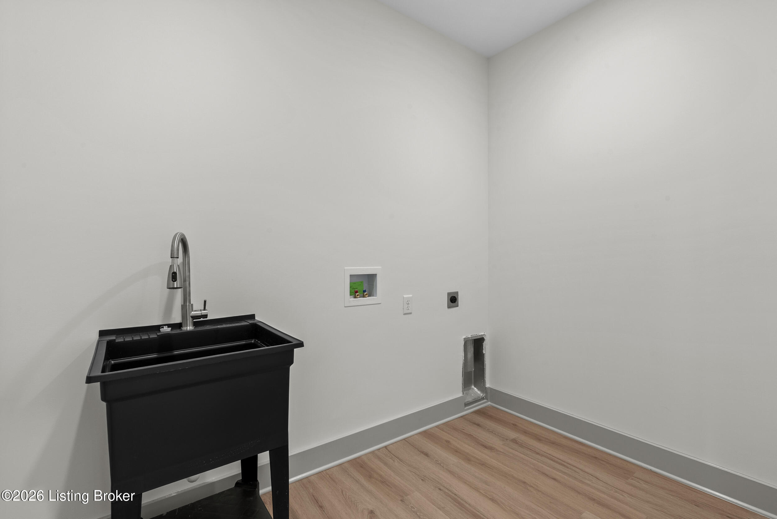 103 Freeman Ave Property Photo 32