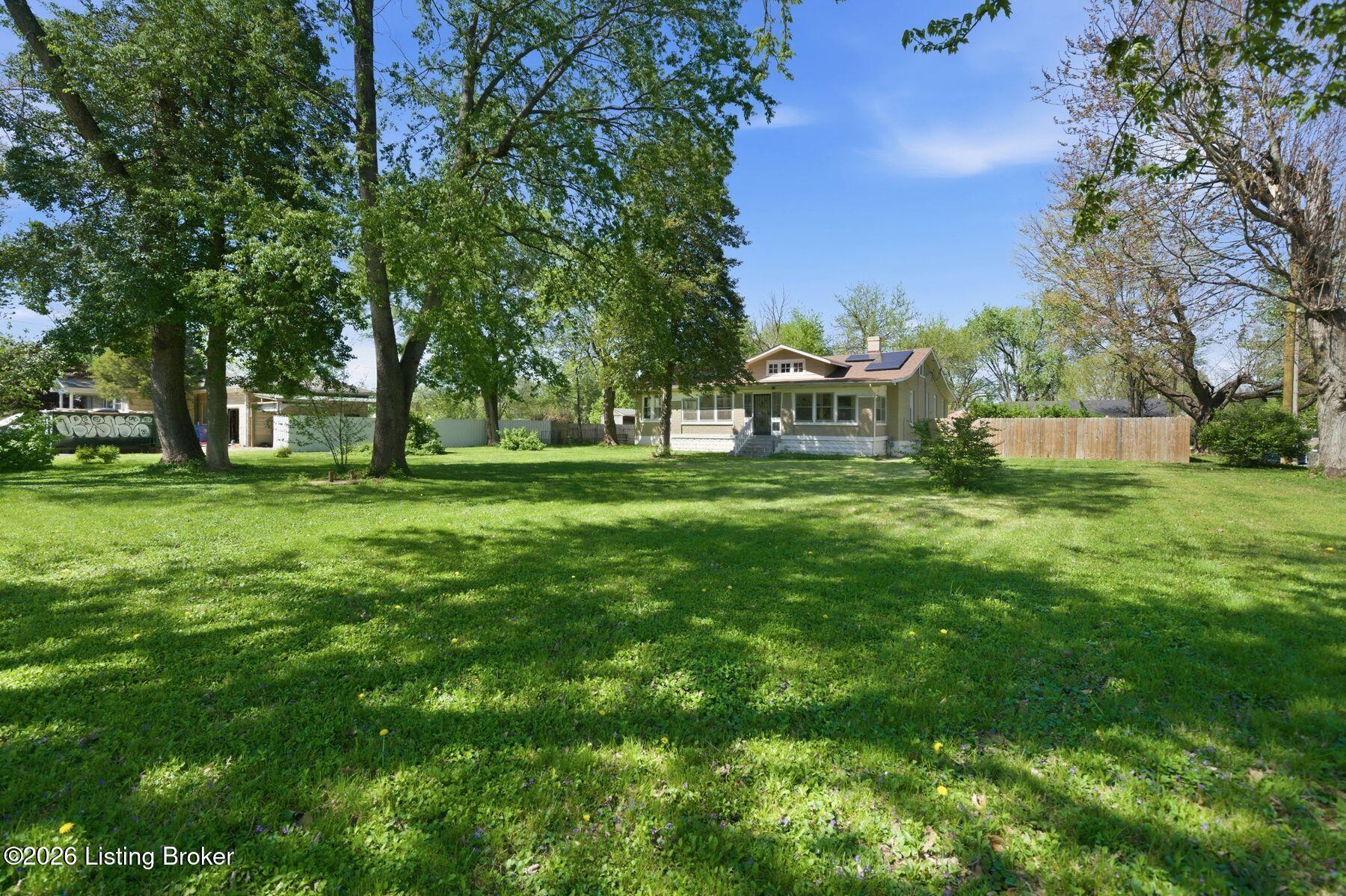 2029 Rockford Ln Property Photo 2