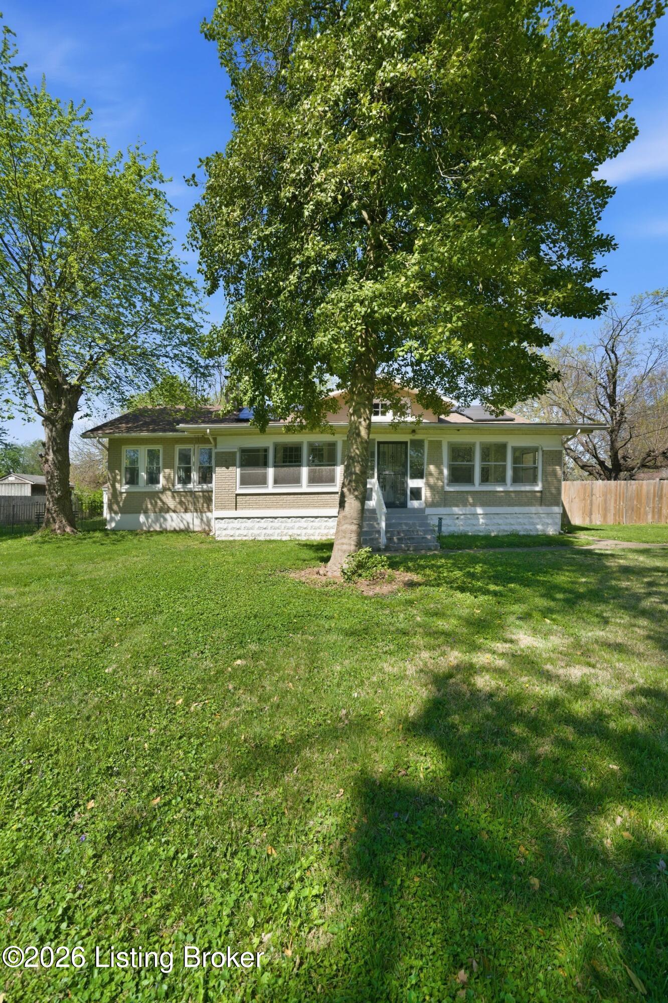 2029 Rockford Ln Property Photo 3