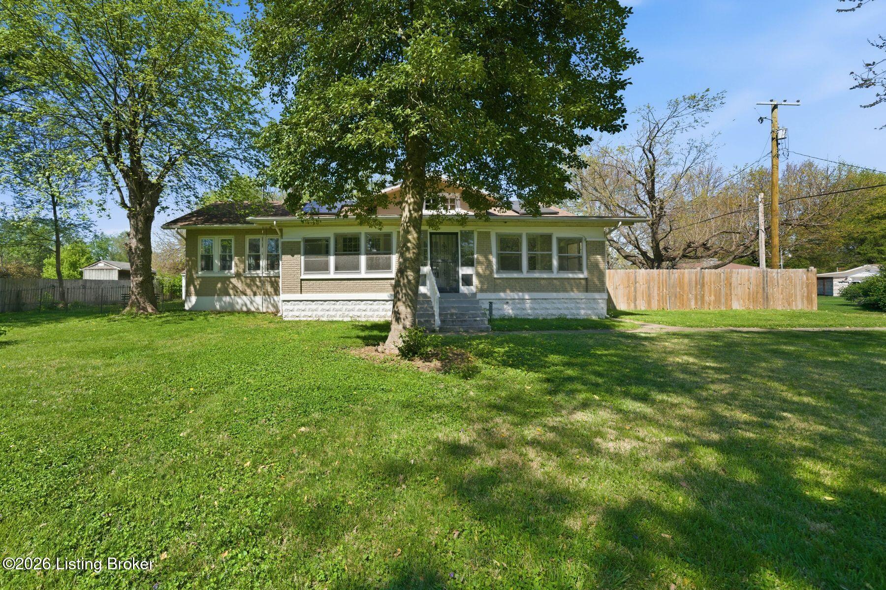 2029 Rockford Ln Property Photo 4
