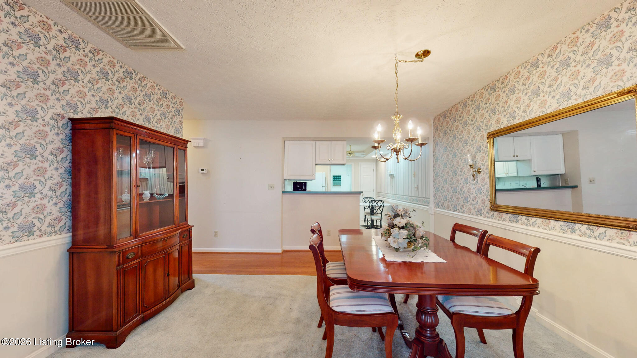 3827 Greenhurst Dr Property Photo 4