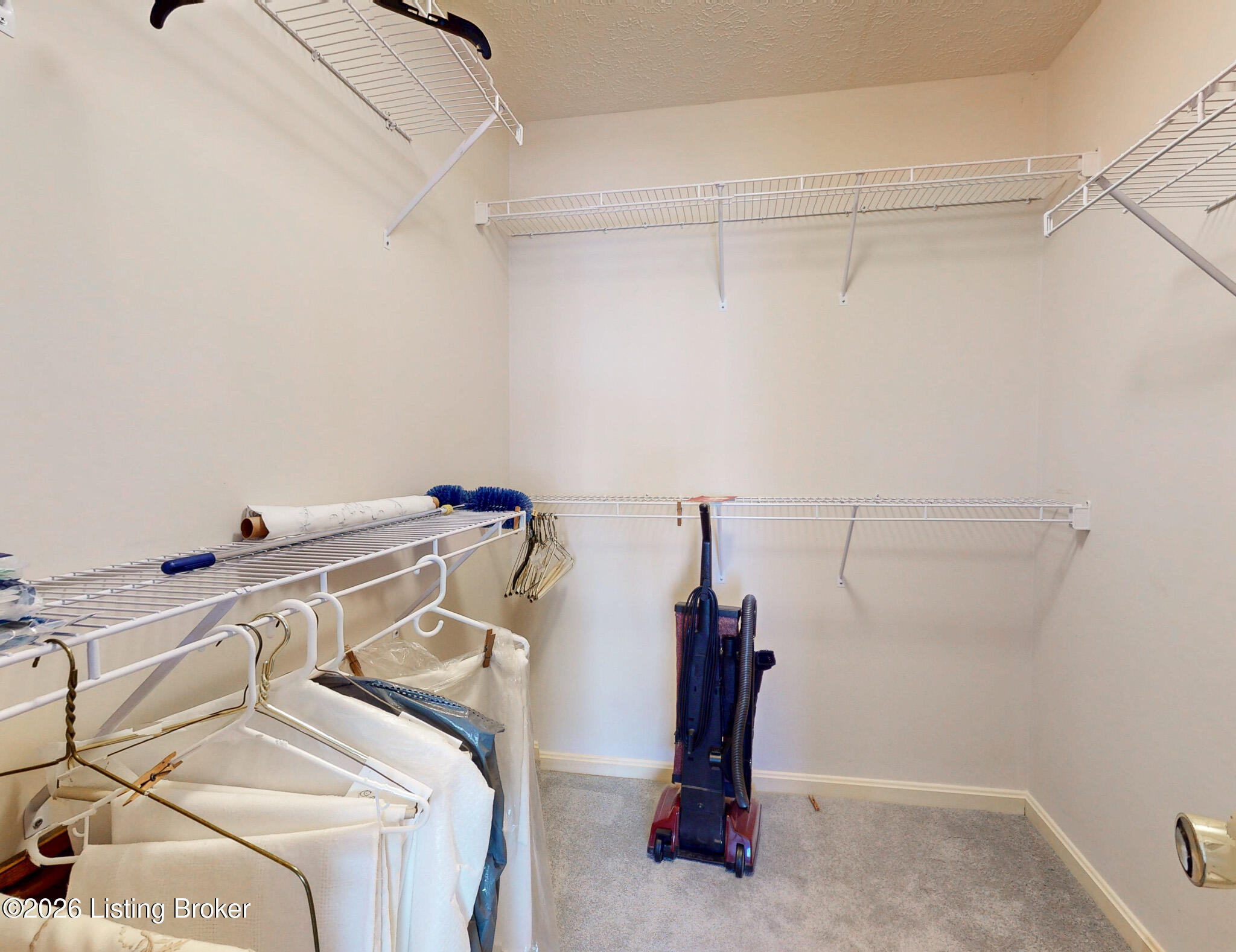 3827 Greenhurst Dr Property Photo 18