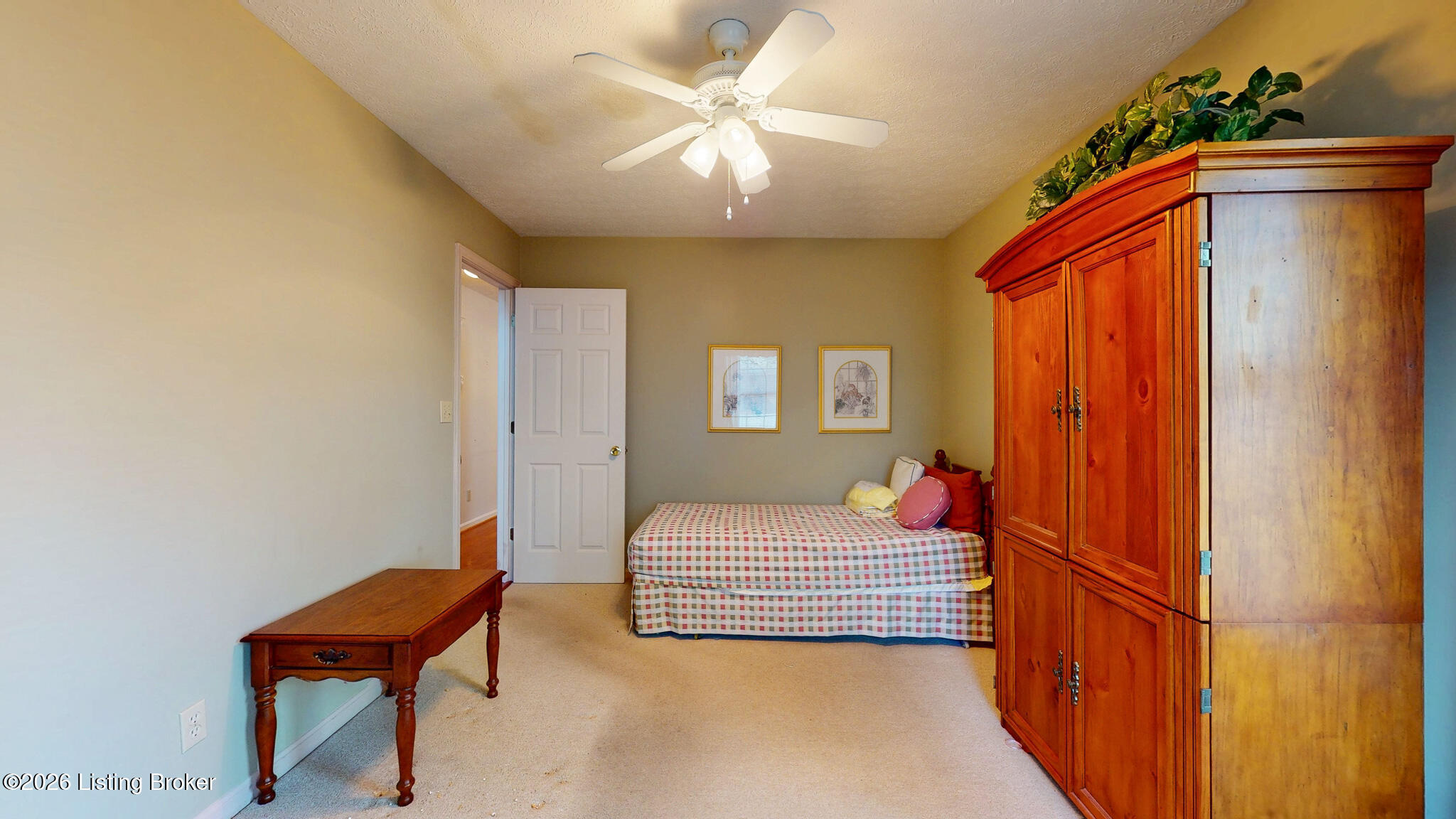 3827 Greenhurst Dr Property Photo 20
