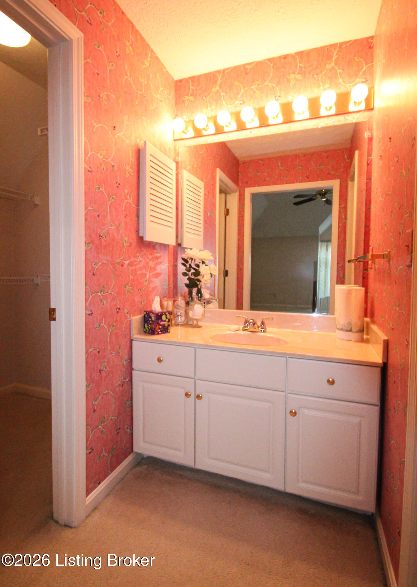 3827 Greenhurst Dr Property Photo 25