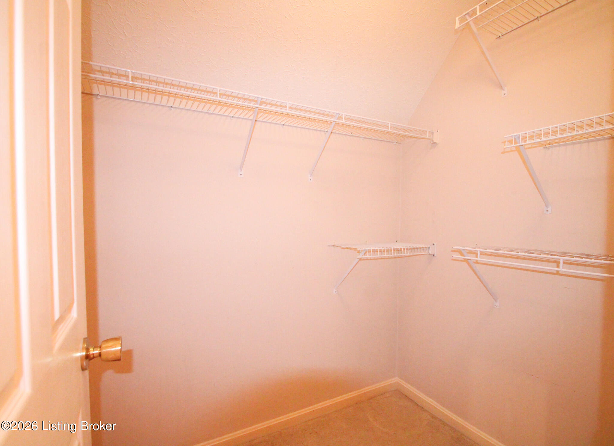 3827 Greenhurst Dr Property Photo 27