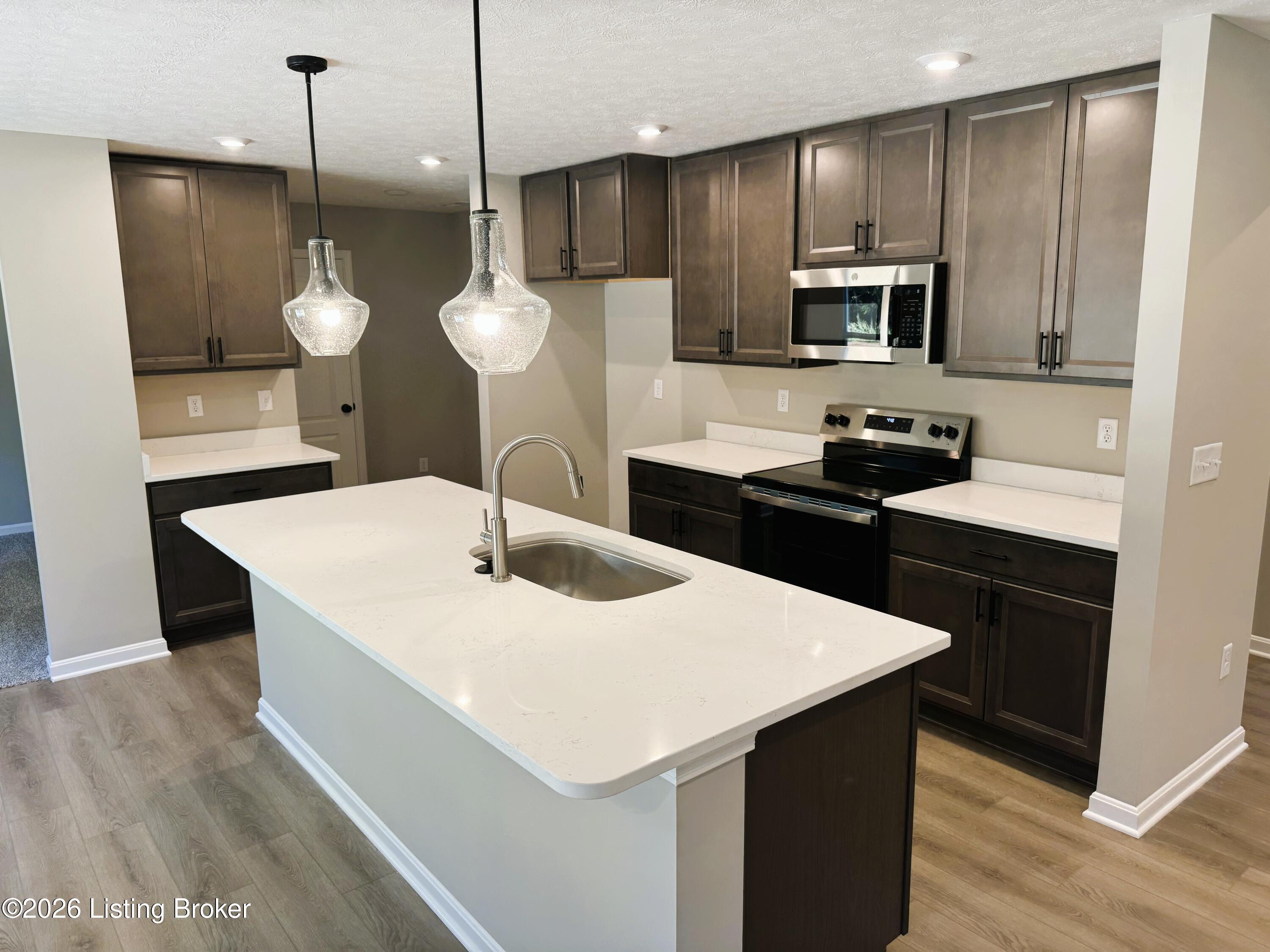 68 Hearthstone Ln Property Photo 6