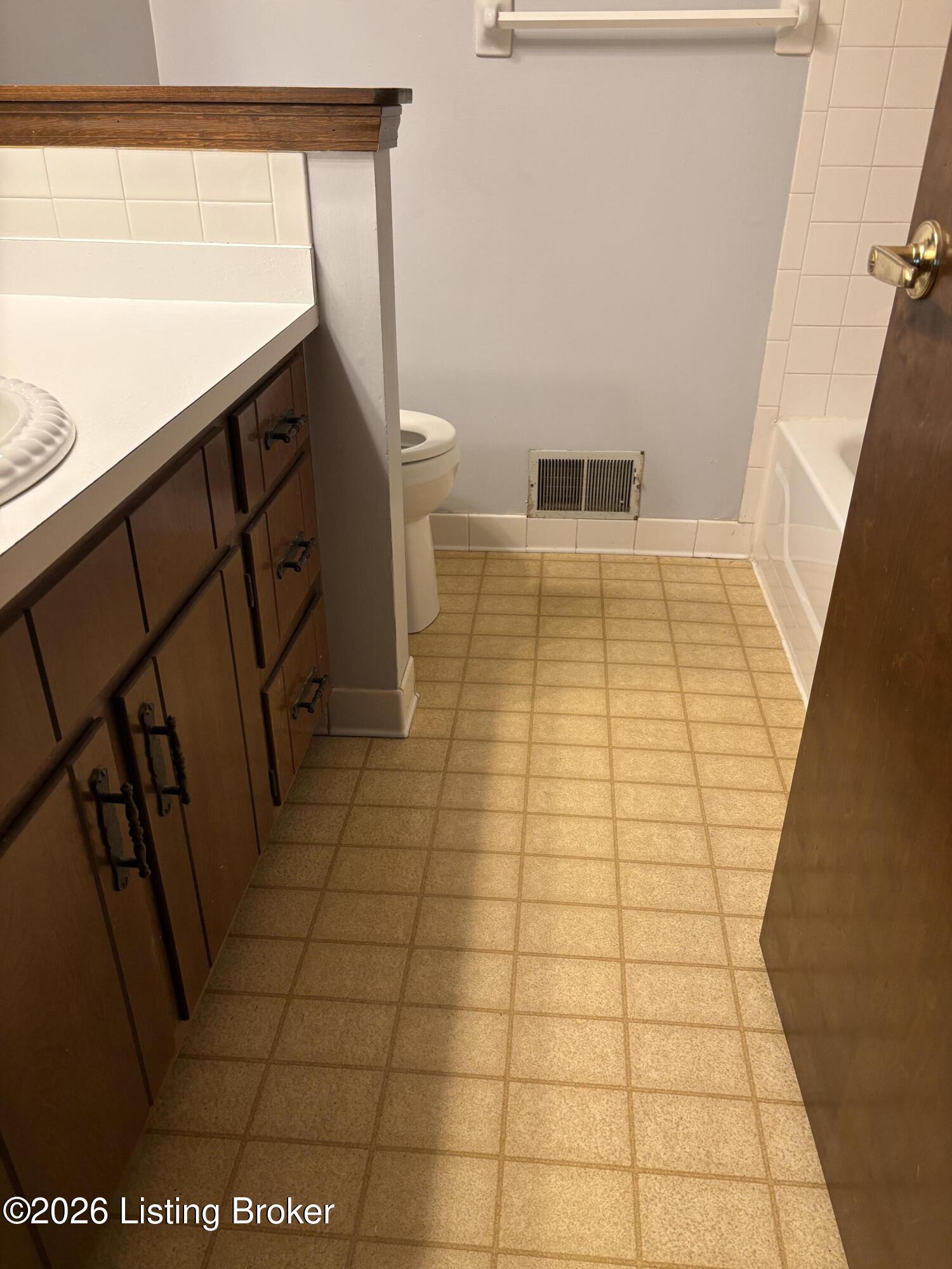 240 Waddell Ln Property Photo 5